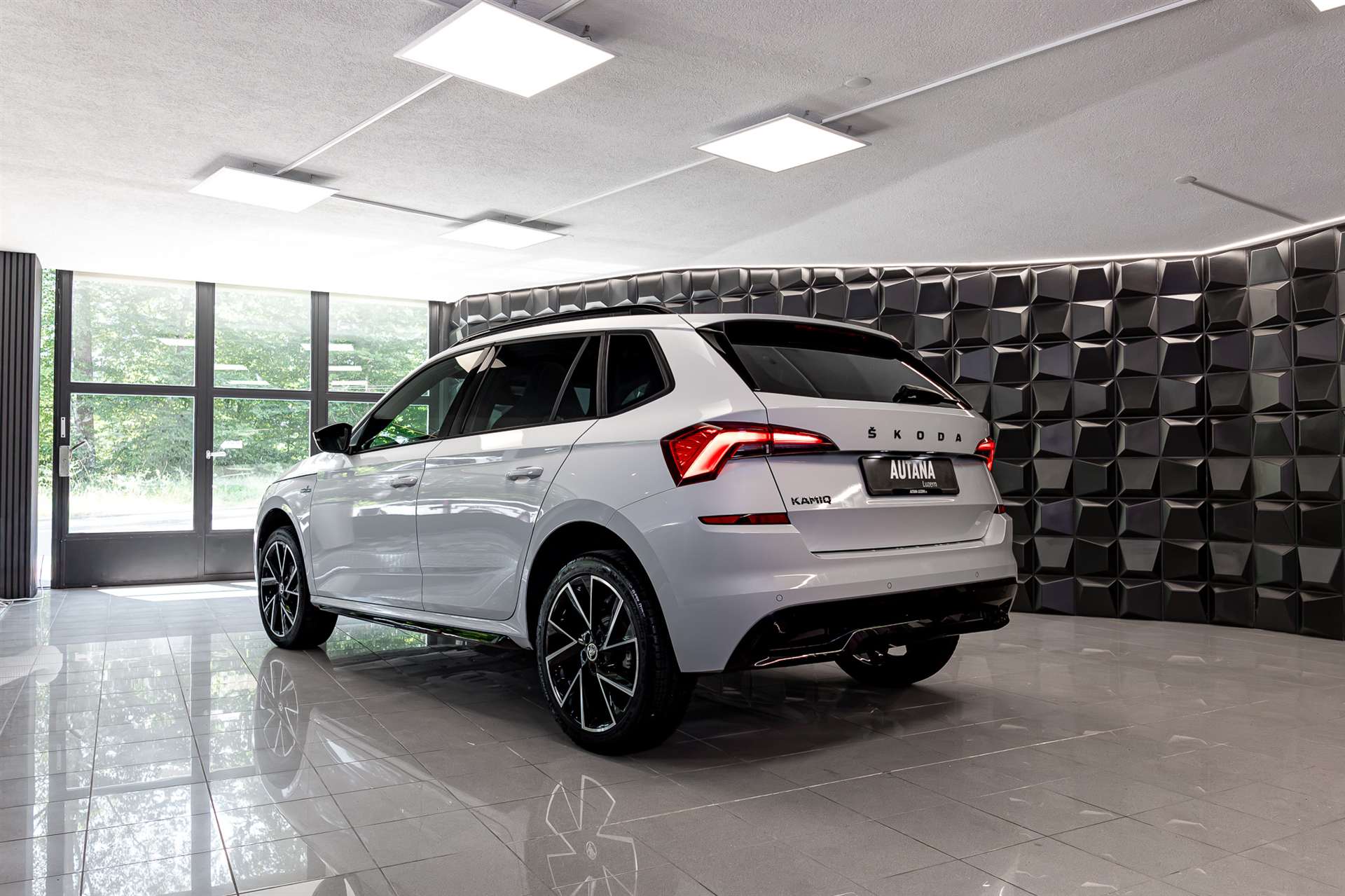 SKODA Kamiq 1.5 TSI ACT Monte Carlo DSG-showroom-element-2