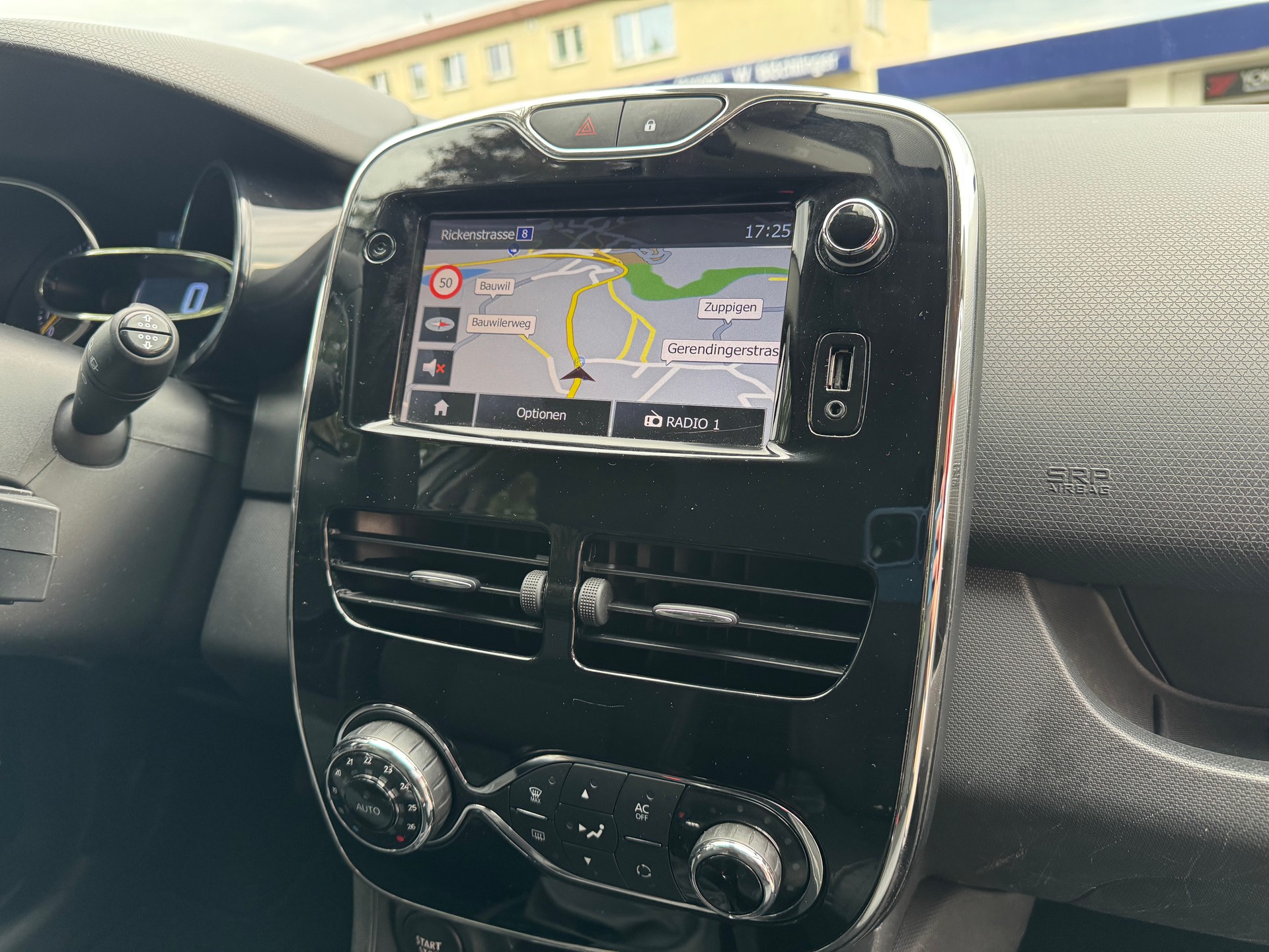 RENAULT Clio Grandtour 0.9 12V Swiss Edition-image-7