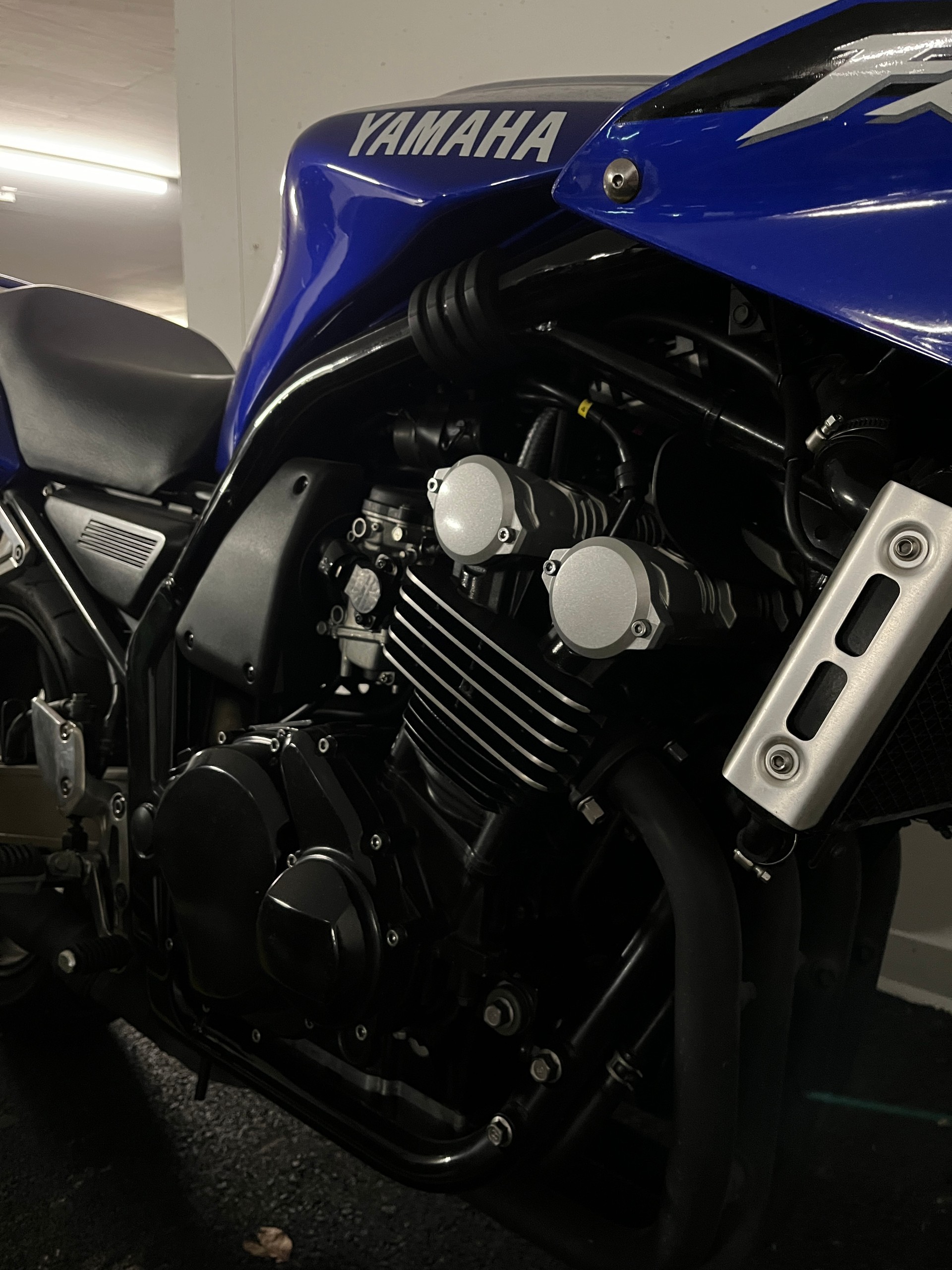 YAMAHA FZS 600 Fazer-image-3