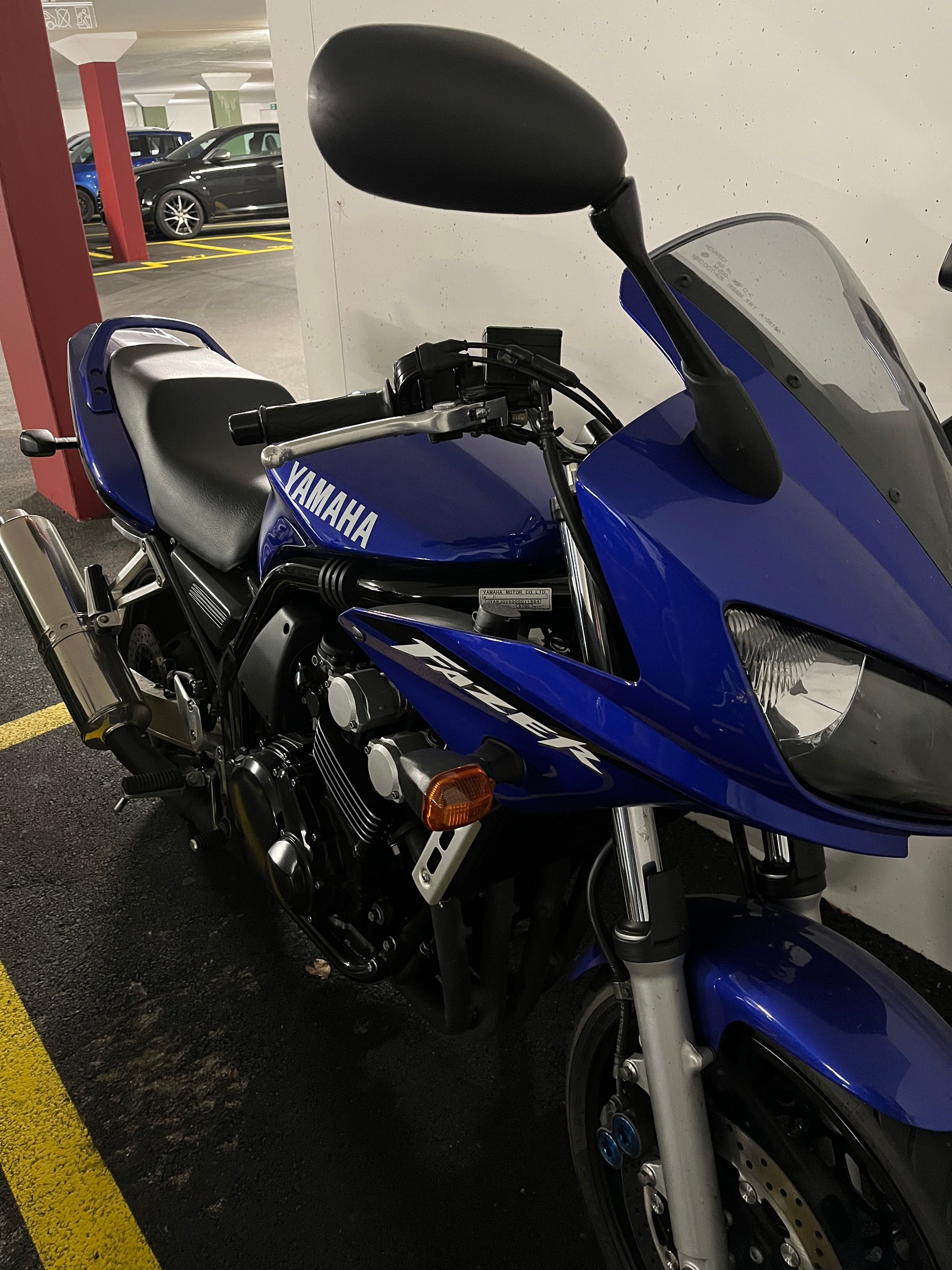 YAMAHA FZS 600 Fazer-image-2