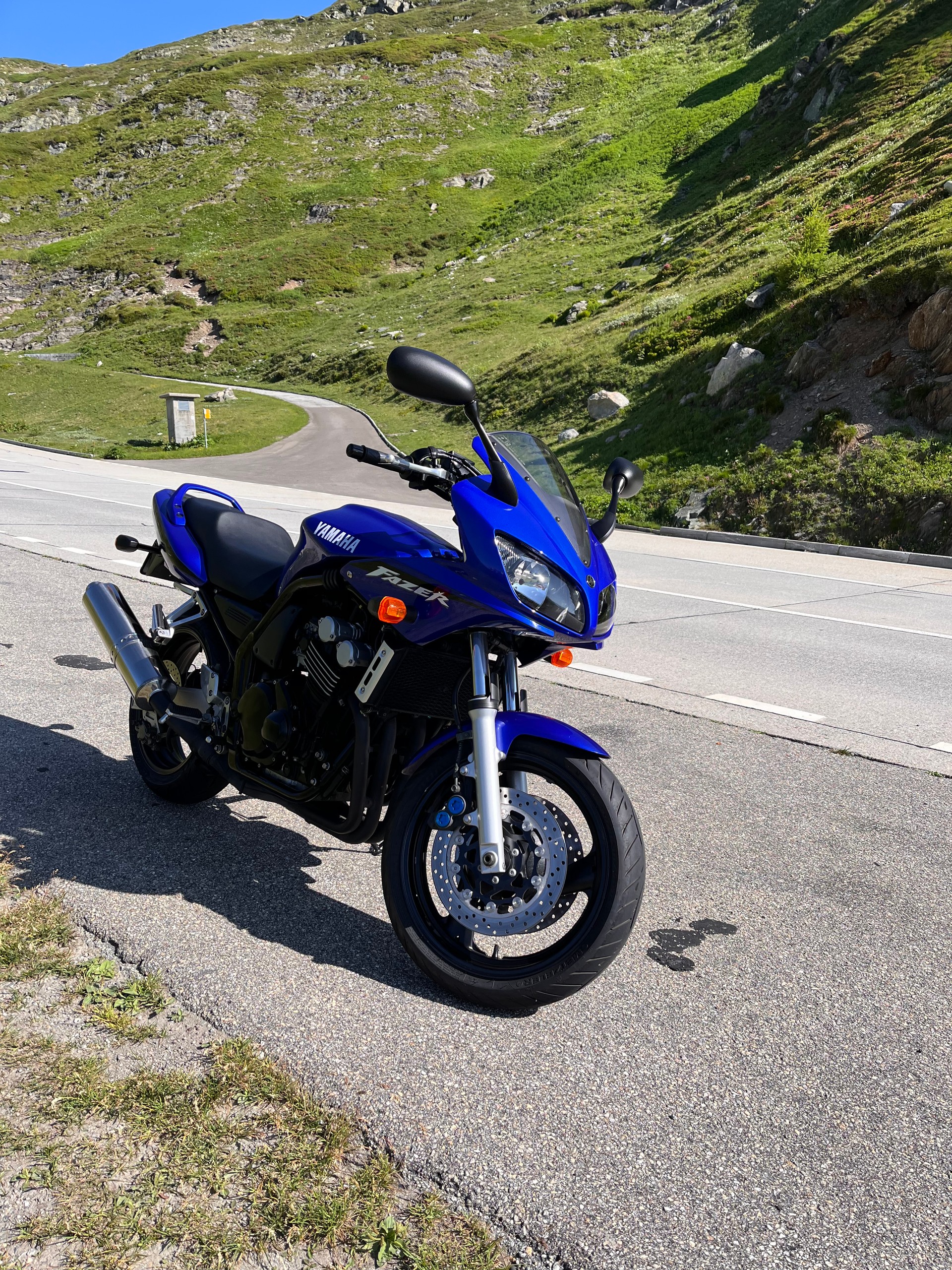 YAMAHA FZS 600 Fazer-image-8