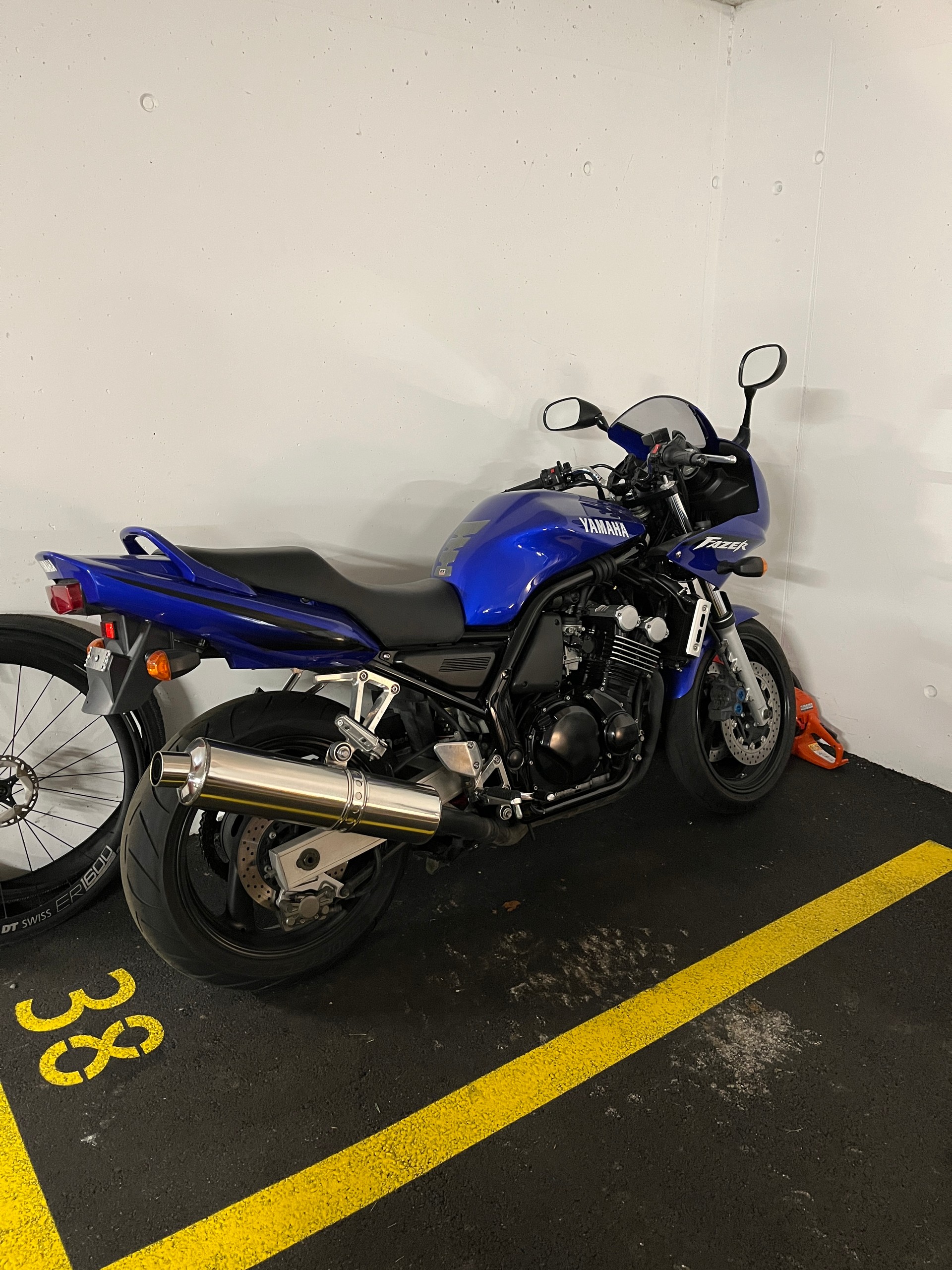 YAMAHA FZS 600 Fazer-image-1