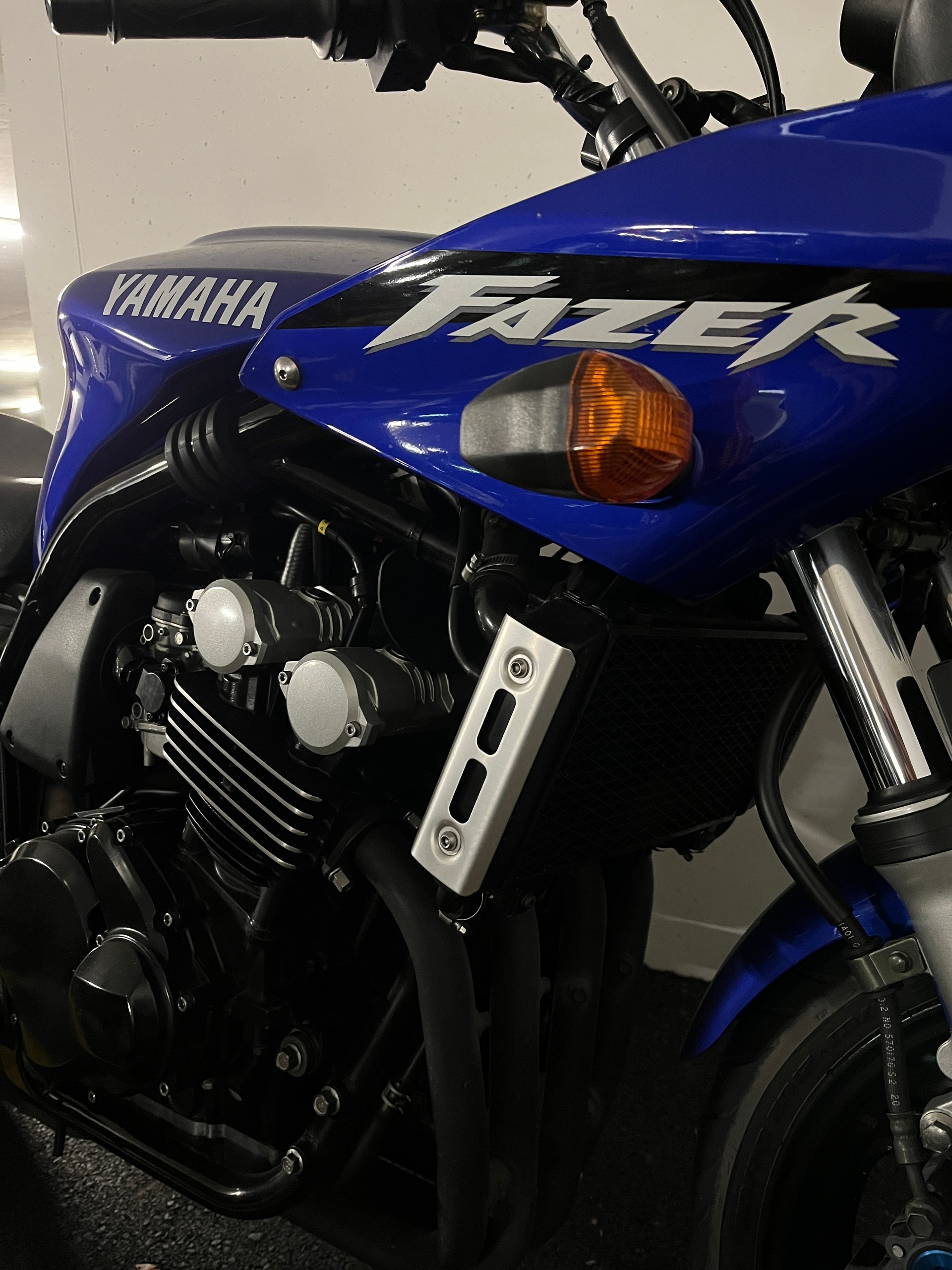 YAMAHA FZS 600 Fazer-image-4