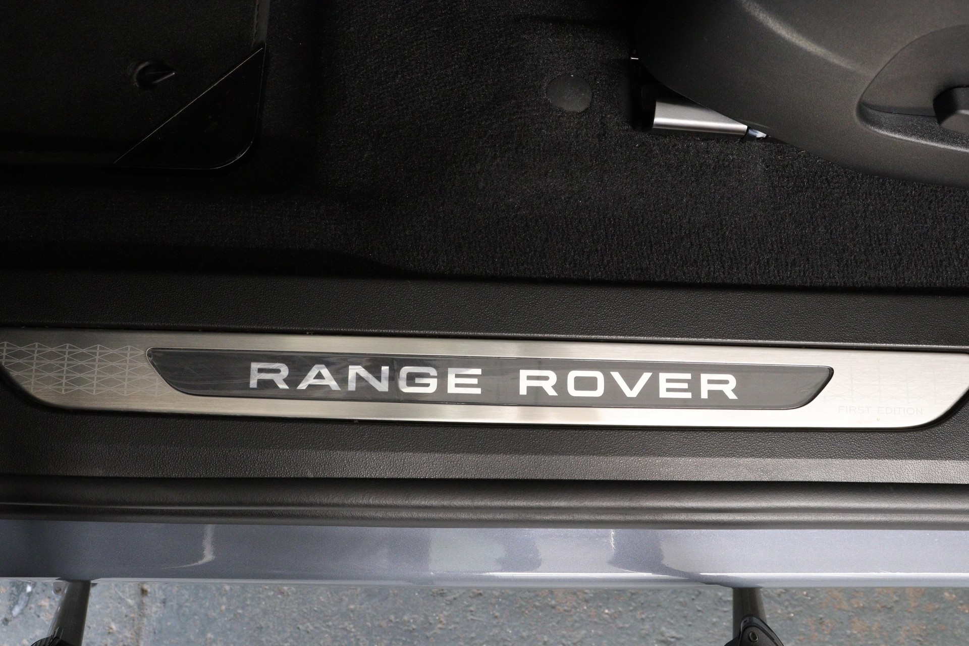 LAND ROVER Range Rover Evoque 2.0 T 250 First Edition-image-9