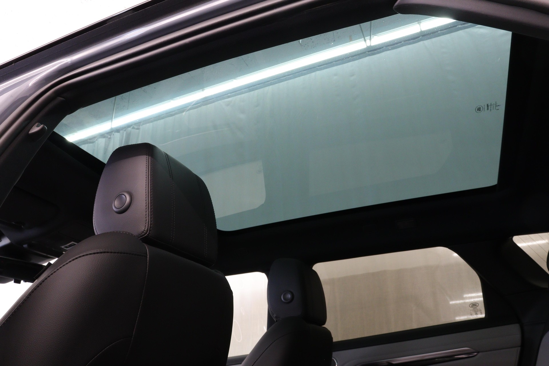 LAND ROVER Range Rover Evoque 2.0 T 250 First Edition-image-16