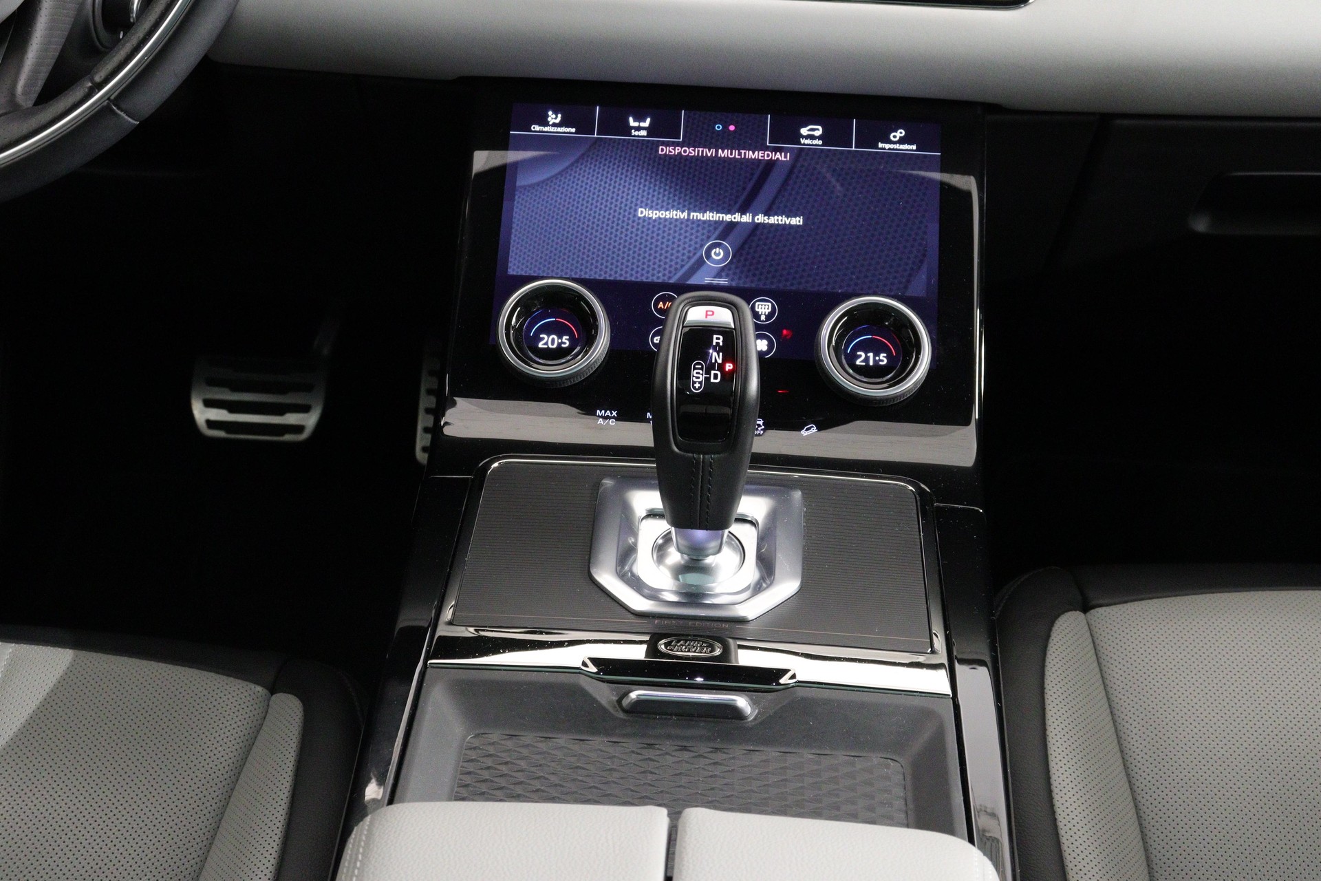 LAND ROVER Range Rover Evoque 2.0 T 250 First Edition-image-15