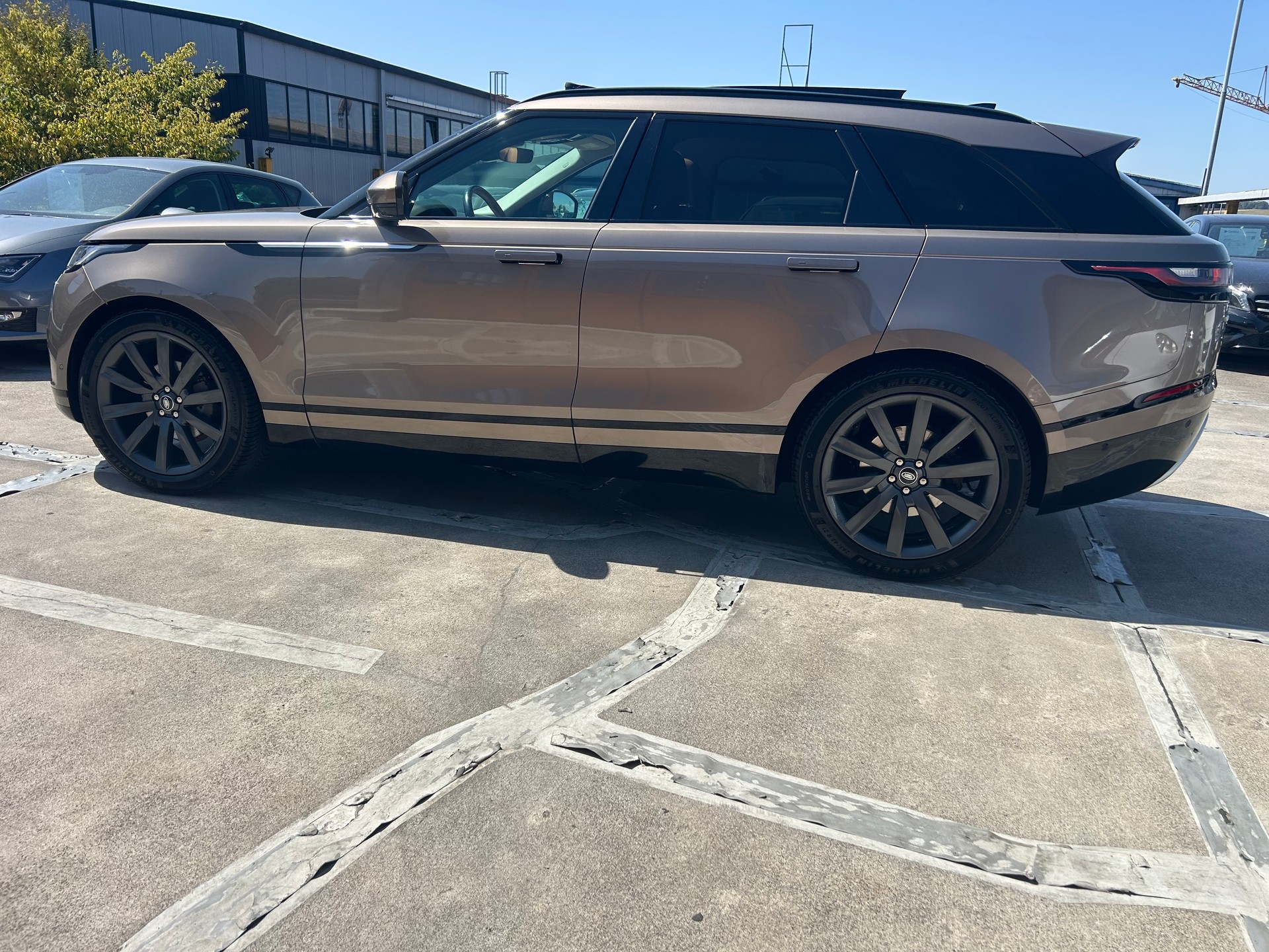 LAND ROVER Range Rover Velar D 240 SE Automatic-showroom-element-1