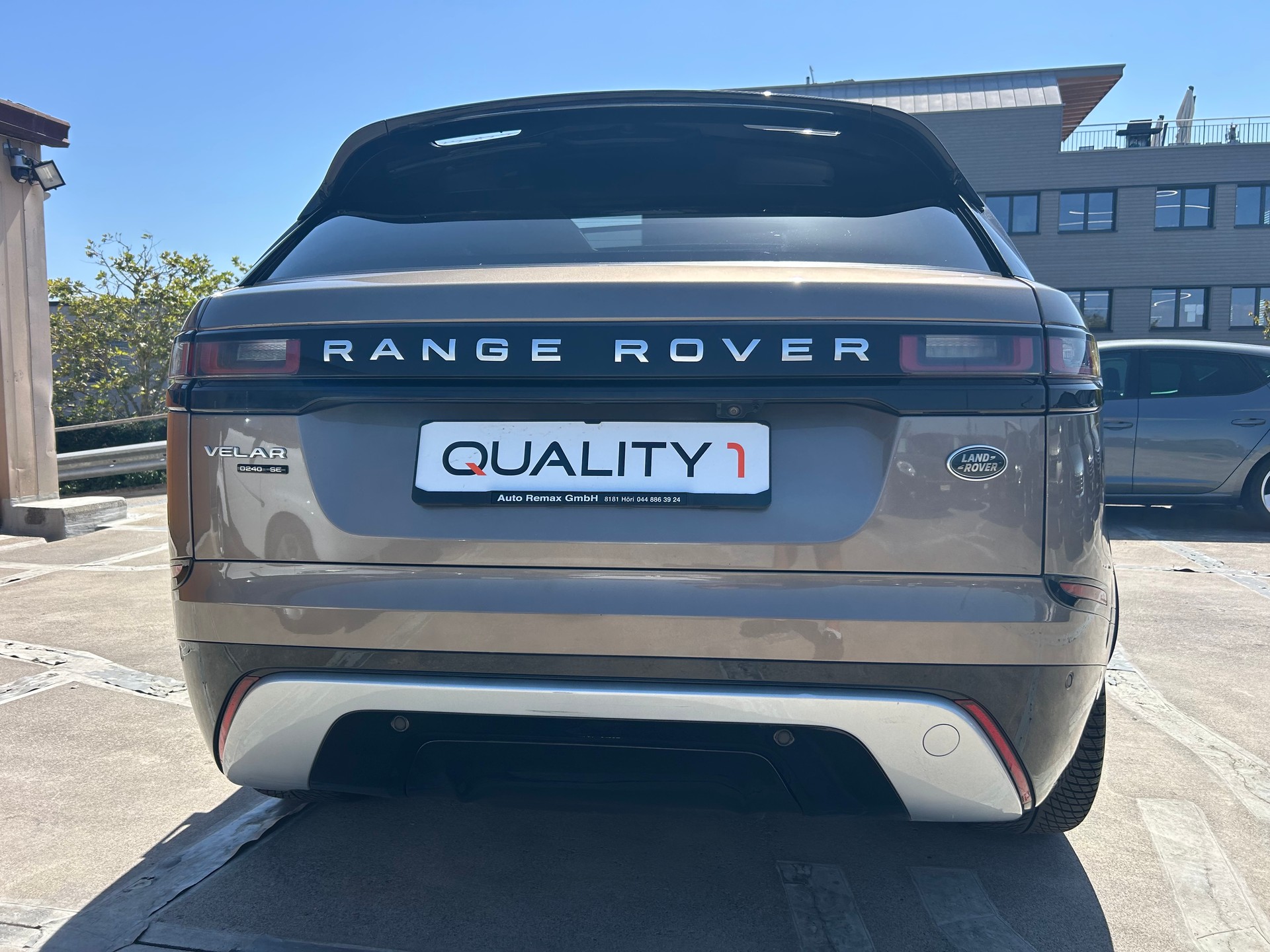 LAND ROVER Range Rover Velar D 240 SE Automatic-showroom-element-3