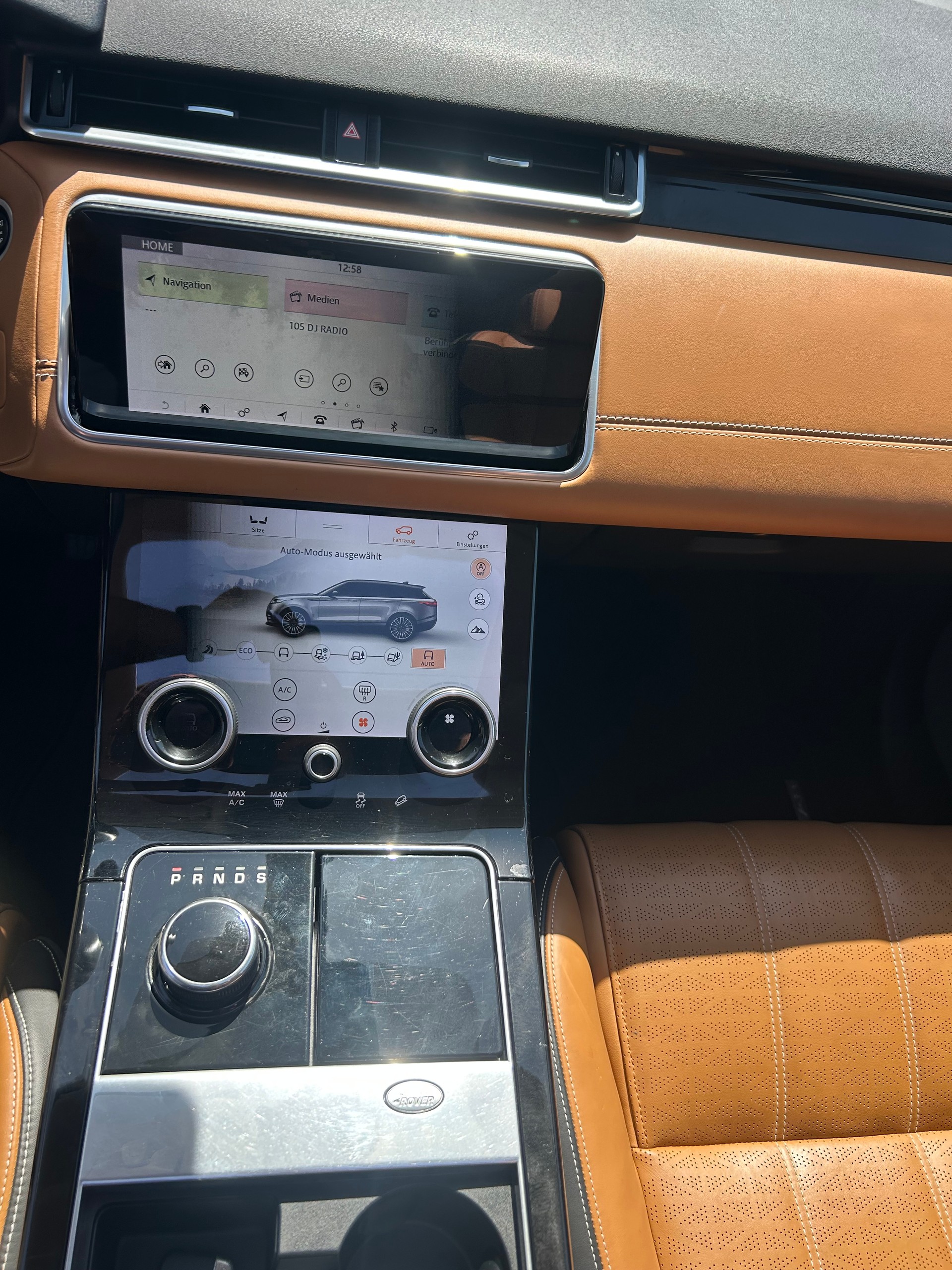 LAND ROVER Range Rover Velar D 240 SE Automatic-image-18