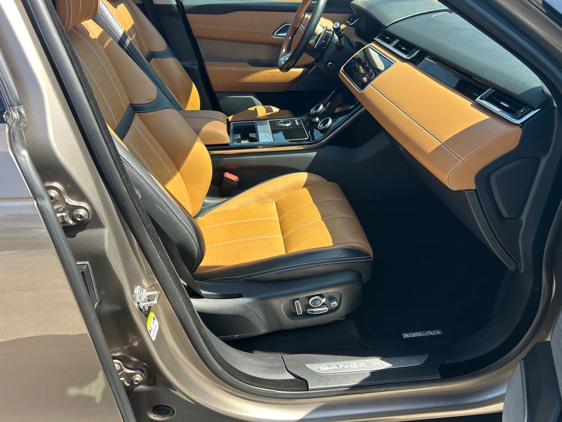 LAND ROVER Range Rover Velar D 240 SE Automatic-image-7
