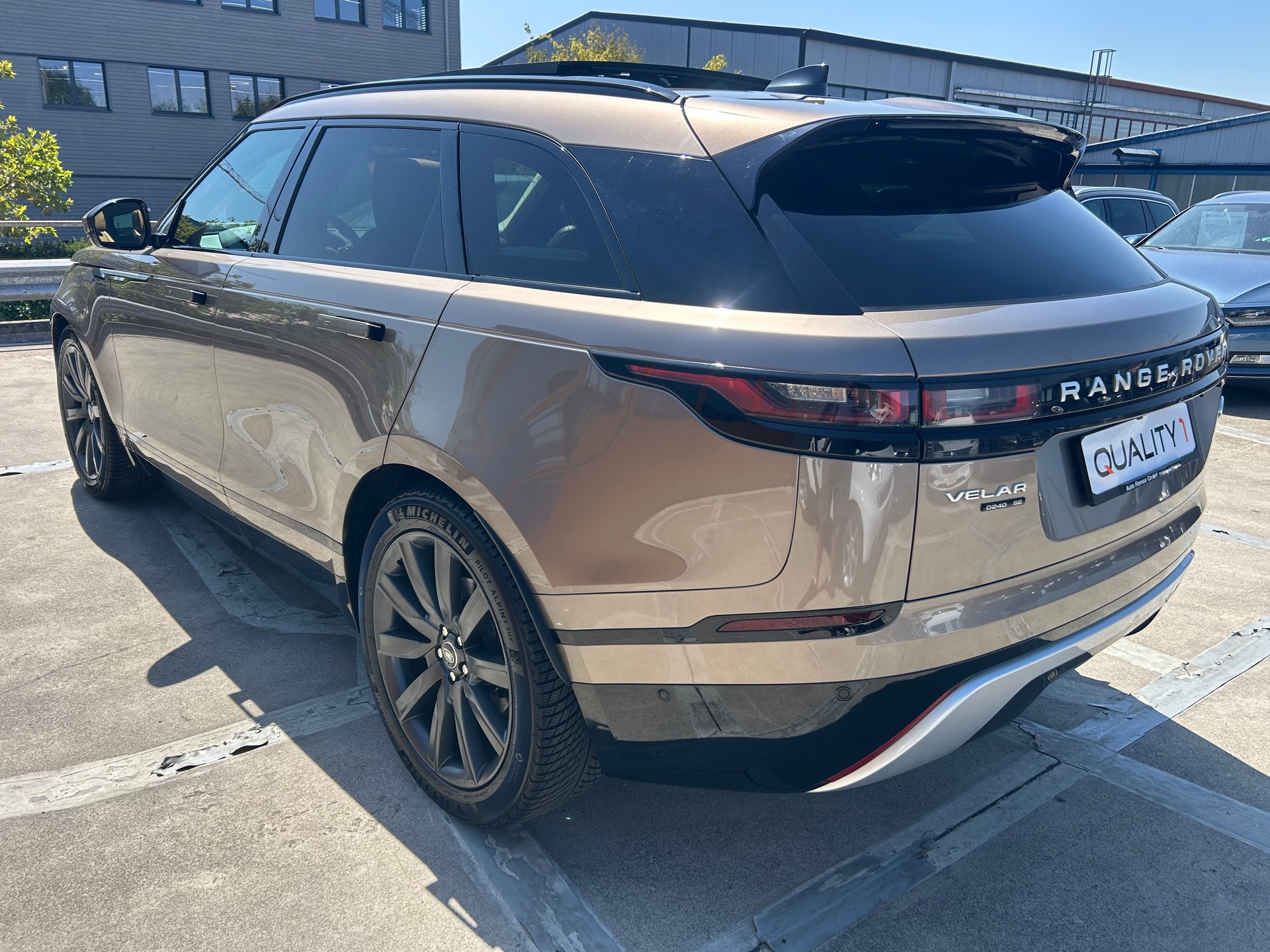 LAND ROVER Range Rover Velar D 240 SE Automatic-showroom-element-2