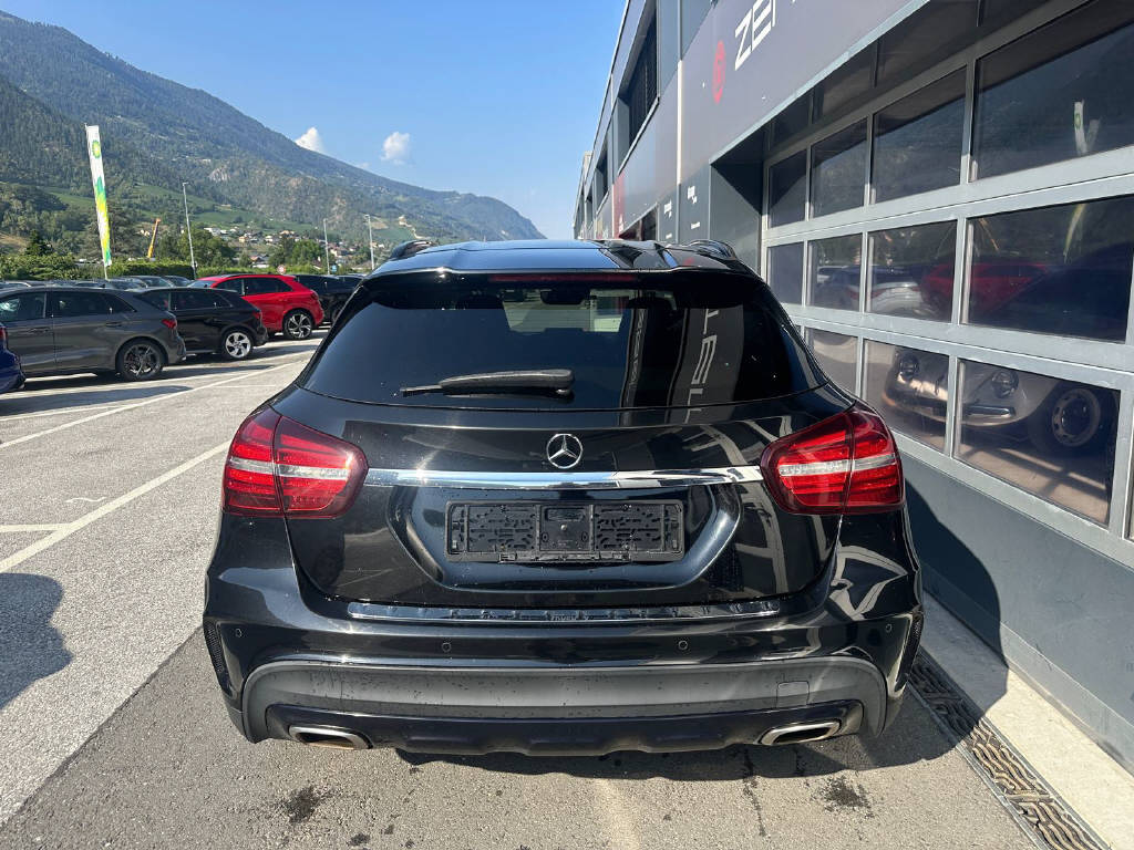 MERCEDES-BENZ GLA 220 AMG Line 4m-showroom-element-3