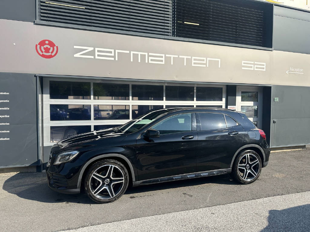 MERCEDES-BENZ GLA 220 AMG Line 4m