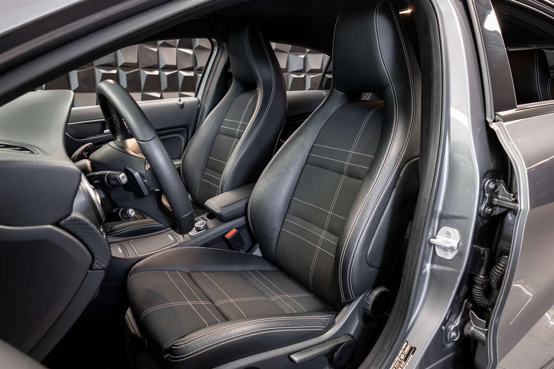 MERCEDES-BENZ A 220 Urban 4Matic 7G-DCT-image-13