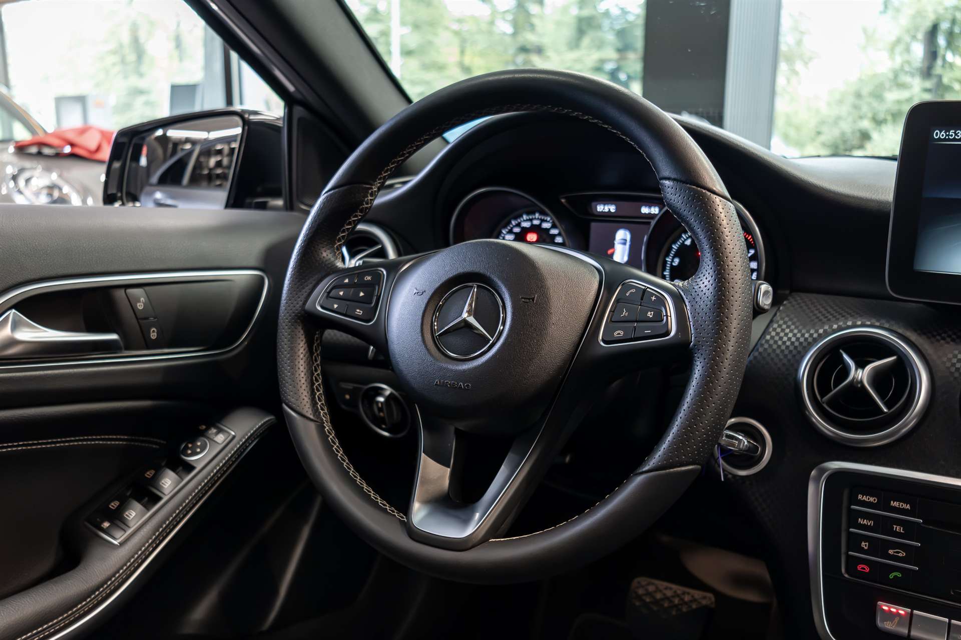 MERCEDES-BENZ A 220 Urban 4Matic 7G-DCT-image-6