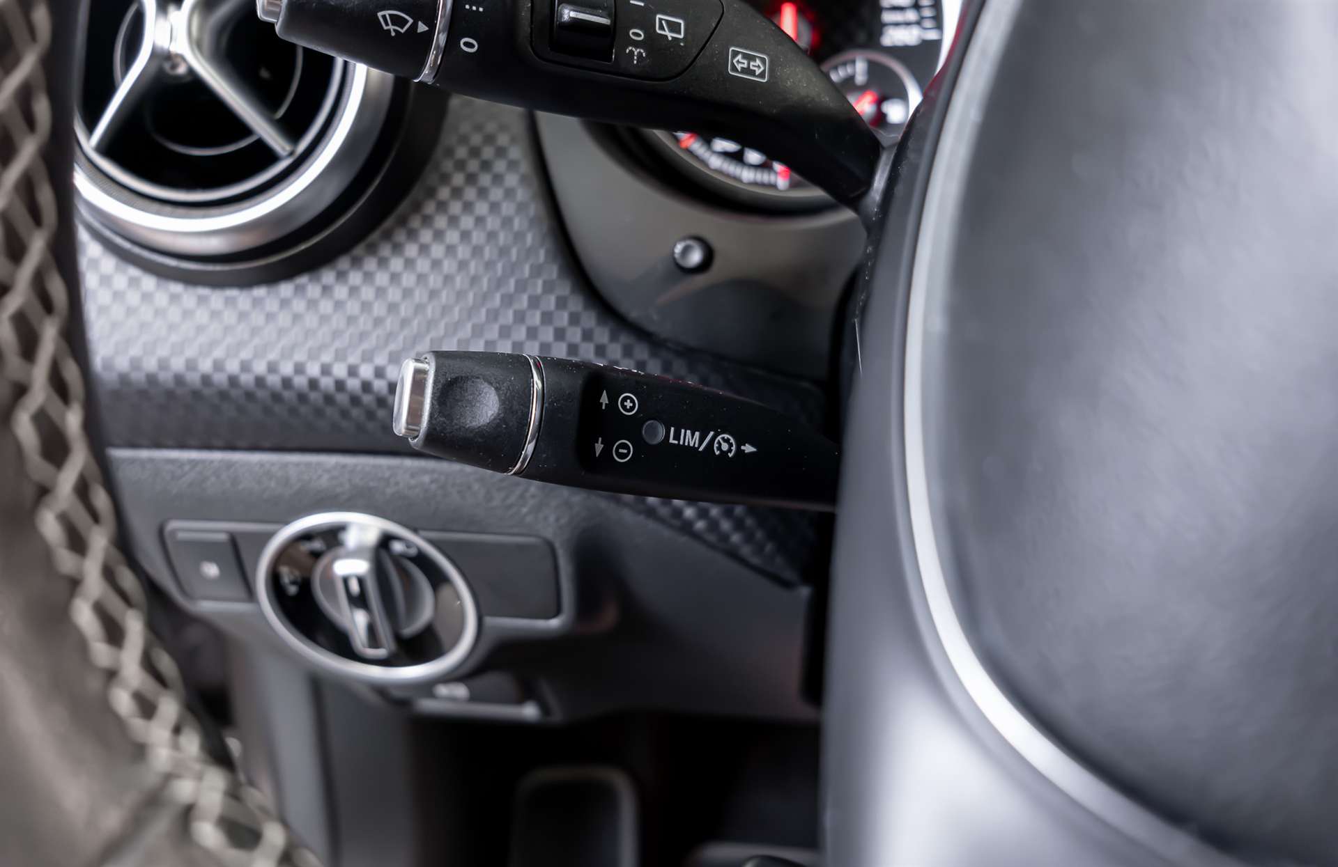 MERCEDES-BENZ A 220 Urban 4Matic 7G-DCT-image-8