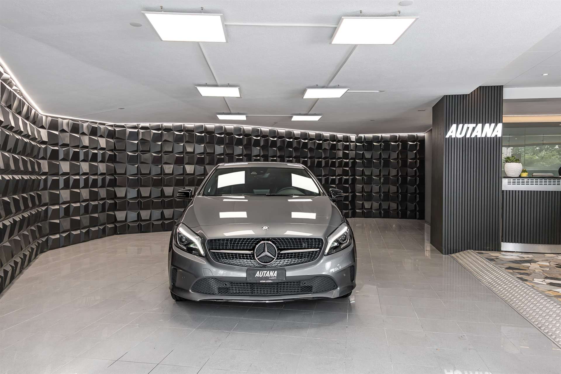 MERCEDES-BENZ A 220 Urban 4Matic 7G-DCT-showroom-element-3