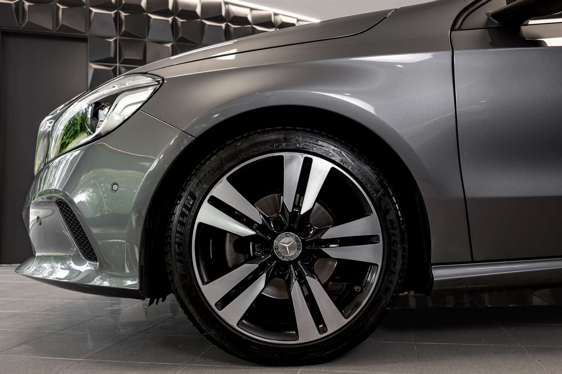 MERCEDES-BENZ A 220 Urban 4Matic 7G-DCT-image-24