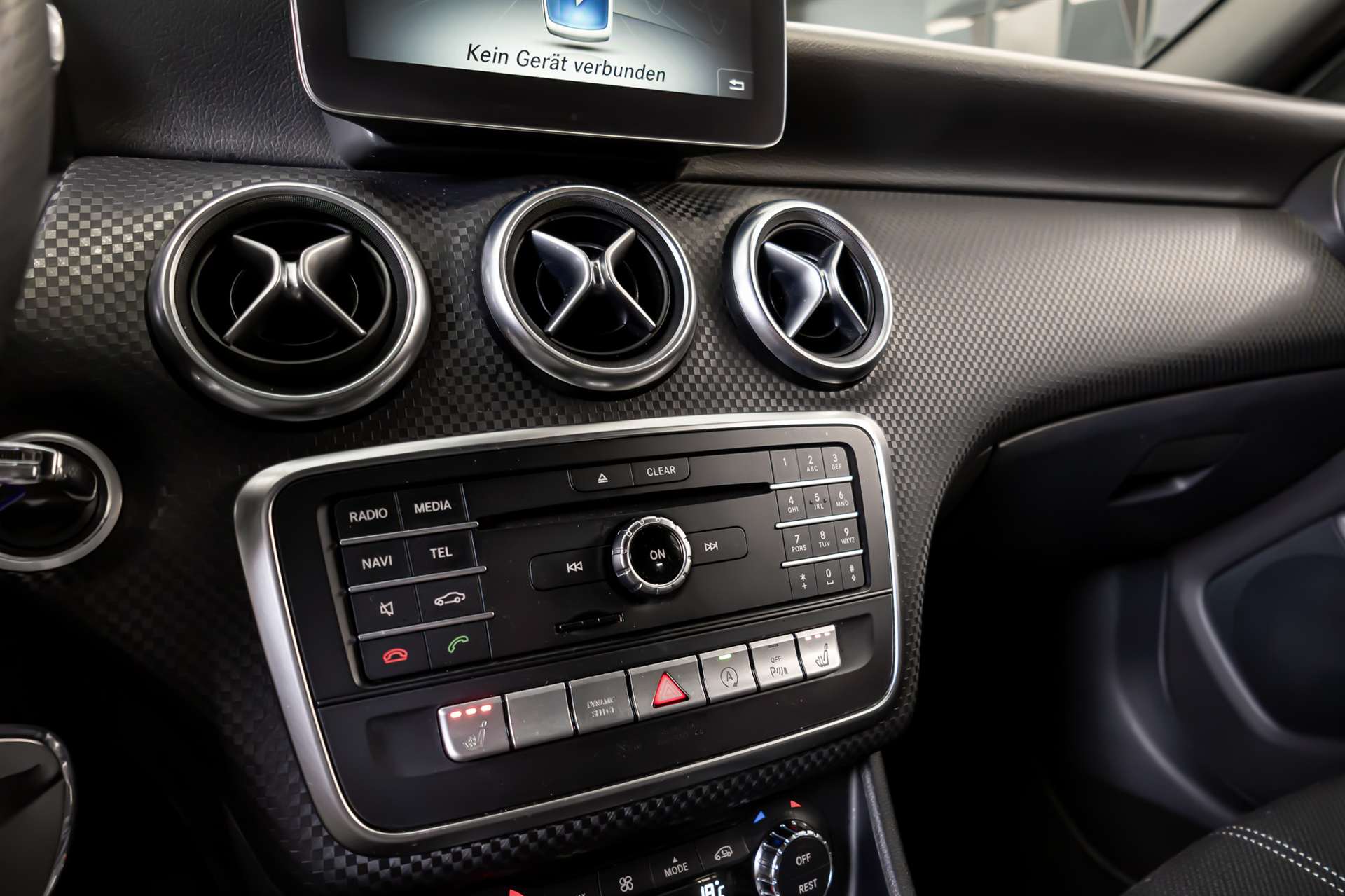 MERCEDES-BENZ A 220 Urban 4Matic 7G-DCT-image-15