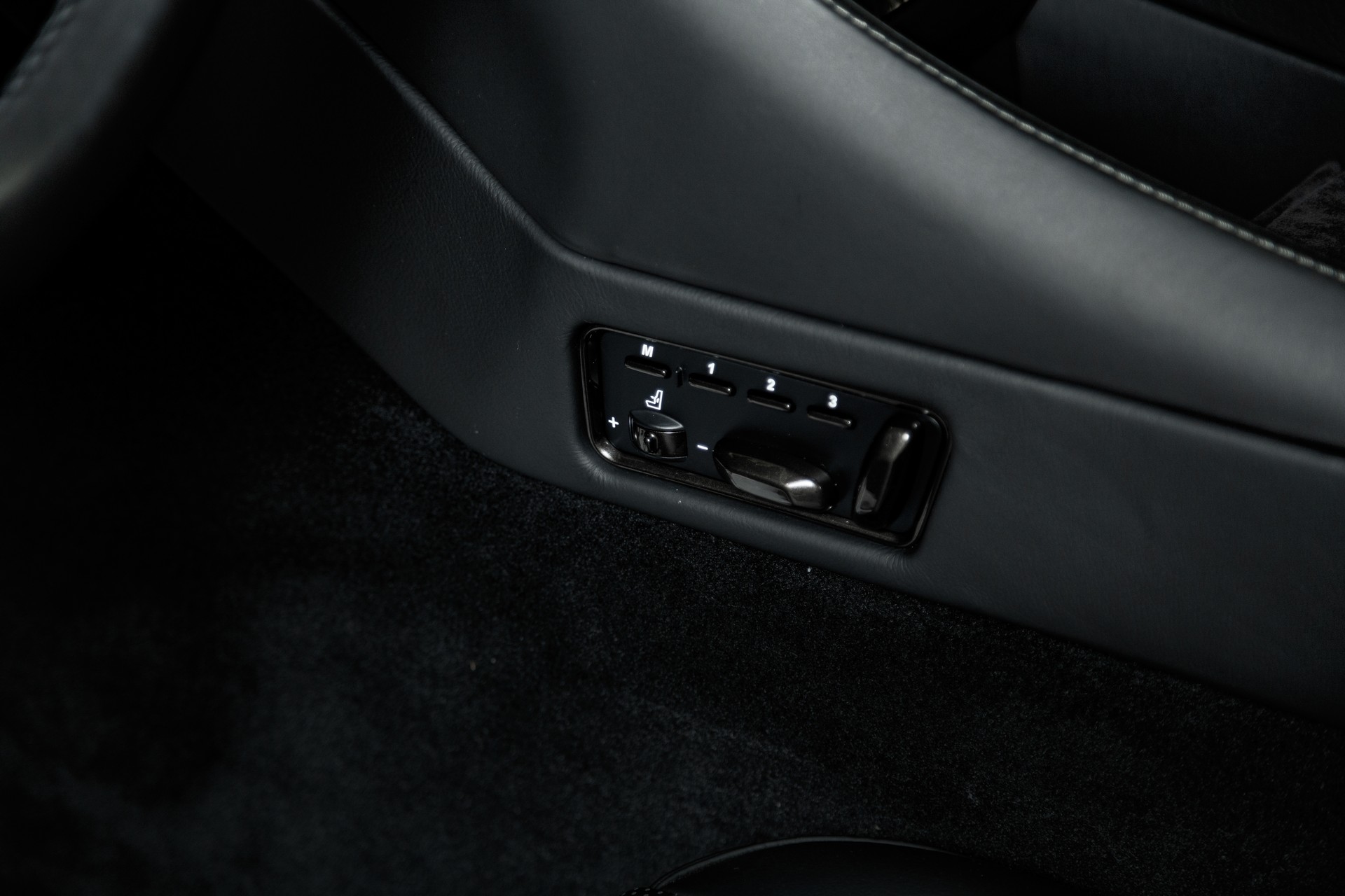 ASTON MARTIN Vanquish S Ultimate V12 Touchtronic 3-image-9