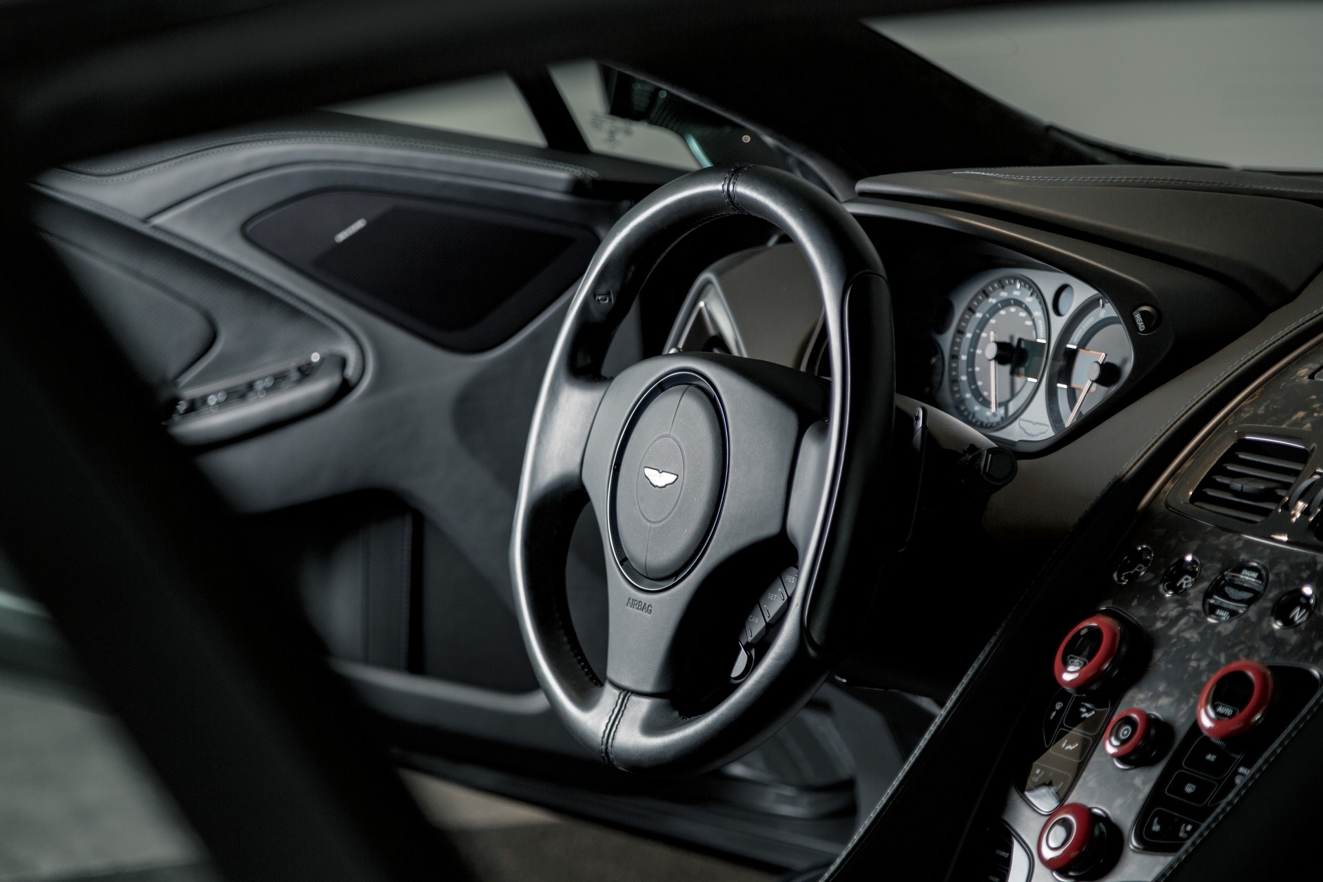 ASTON MARTIN Vanquish S Ultimate V12 Touchtronic 3-image-4