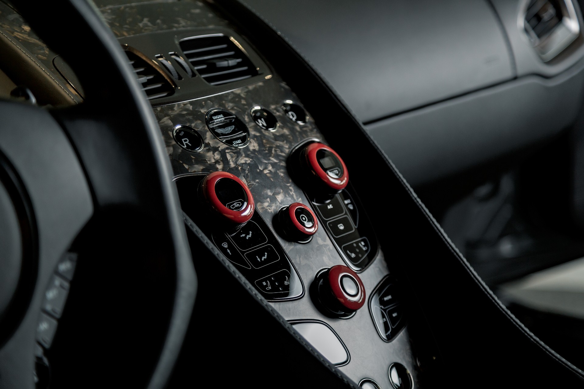 ASTON MARTIN Vanquish S Ultimate V12 Touchtronic 3-image-5