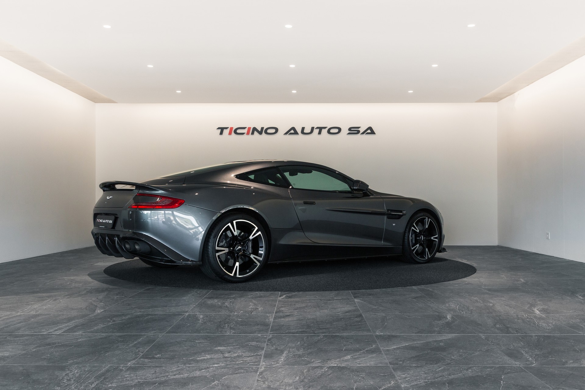 ASTON MARTIN Vanquish S Ultimate V12 Touchtronic 3-showroom-element-1