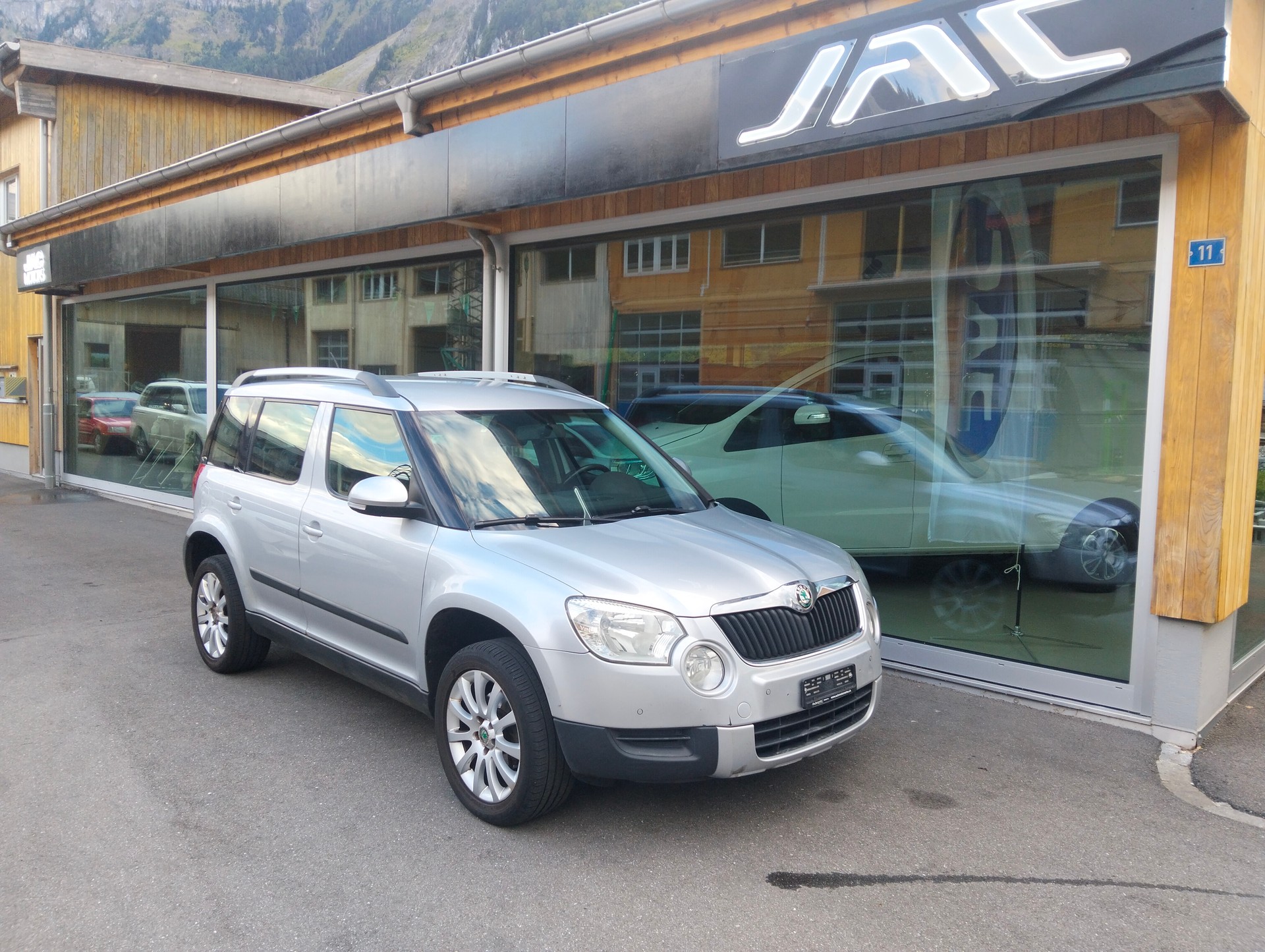 SKODA Yeti 1.8 TSI Active 4x4