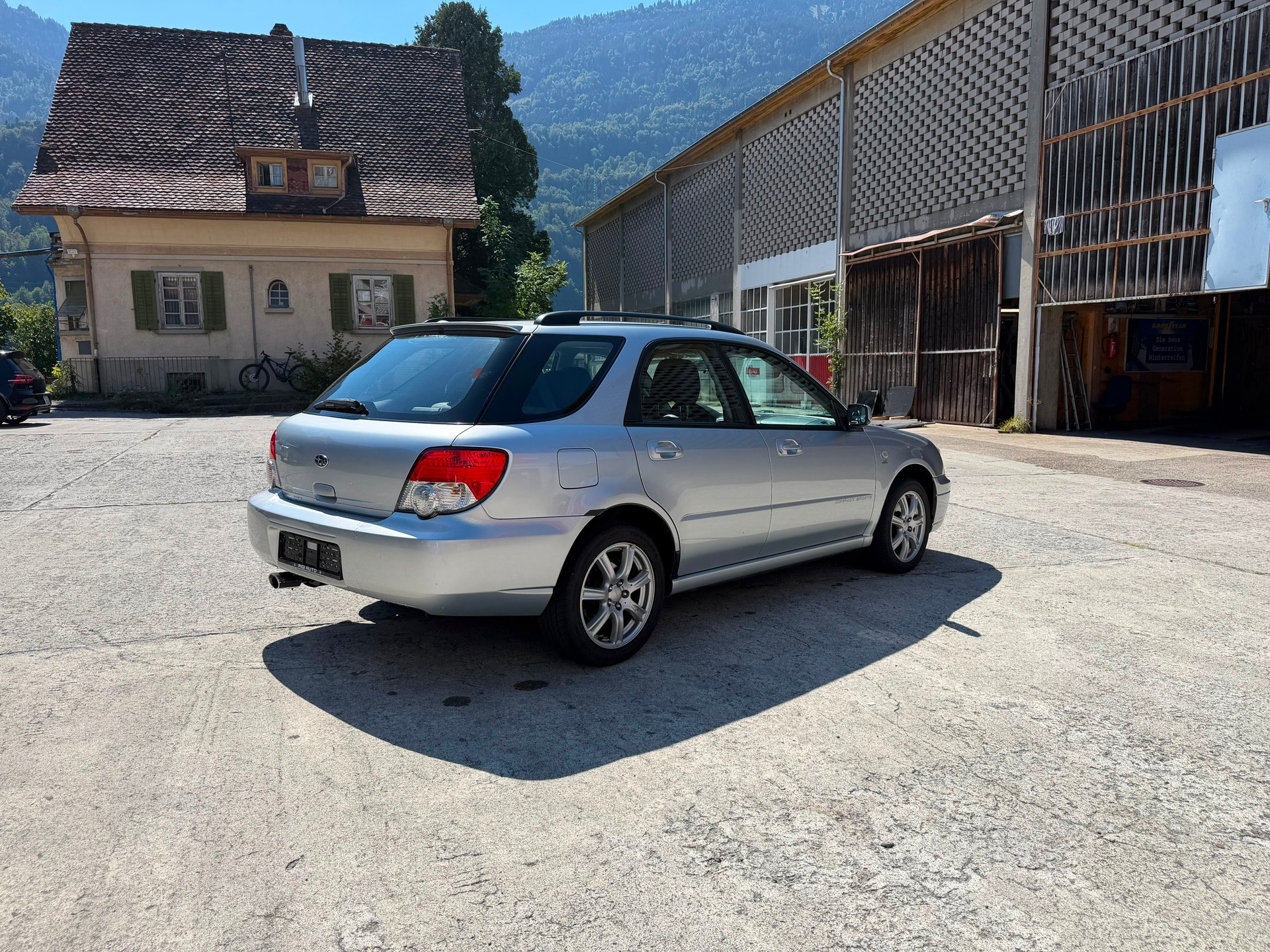 SUBARU Impreza 2.0 Sports-showroom-element-2