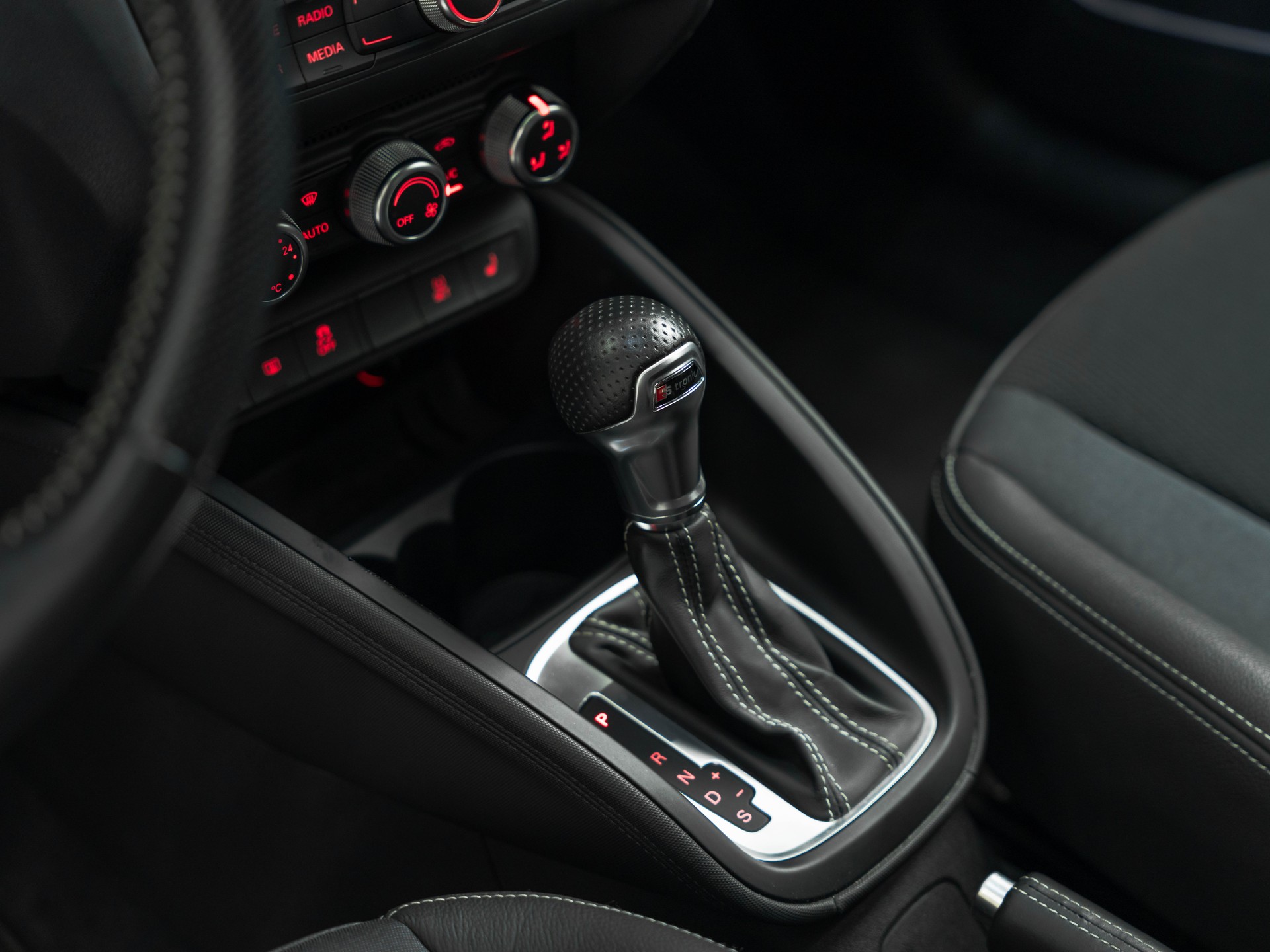 AUDI A1 Sport 1.4 TFSI Ambition S-tronic-image-19