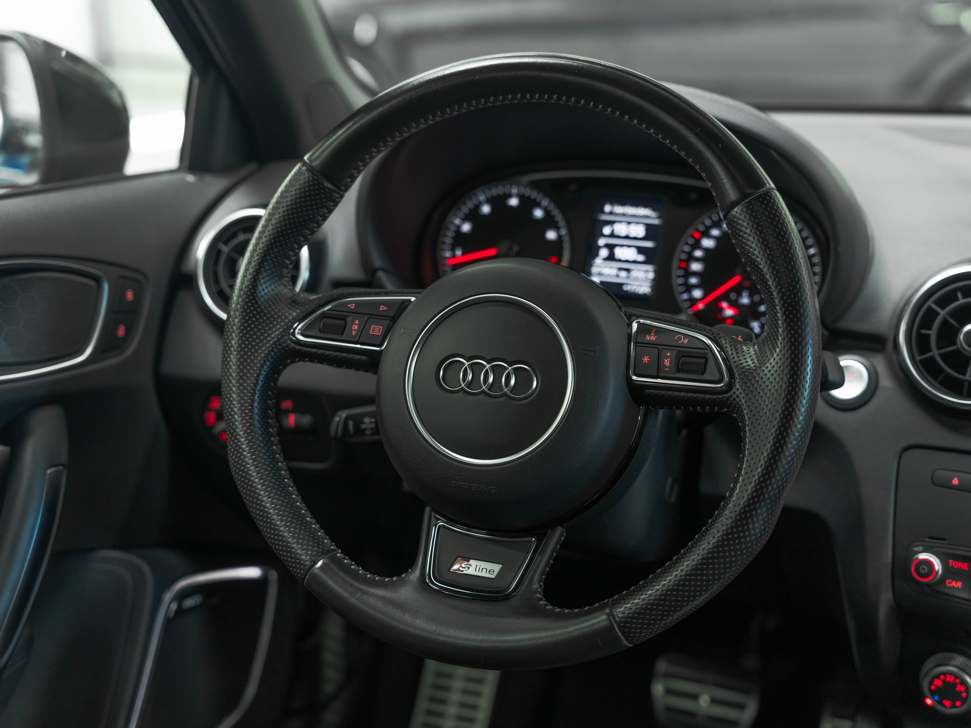 AUDI A1 Sport 1.4 TFSI Ambition S-tronic-image-20