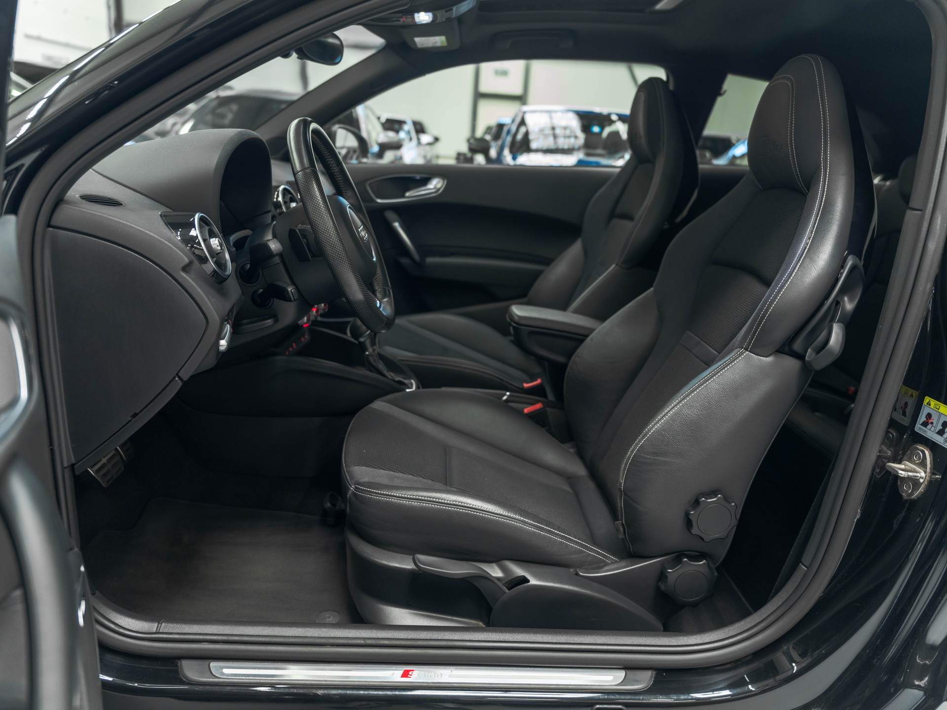 AUDI A1 Sport 1.4 TFSI Ambition S-tronic-image-8