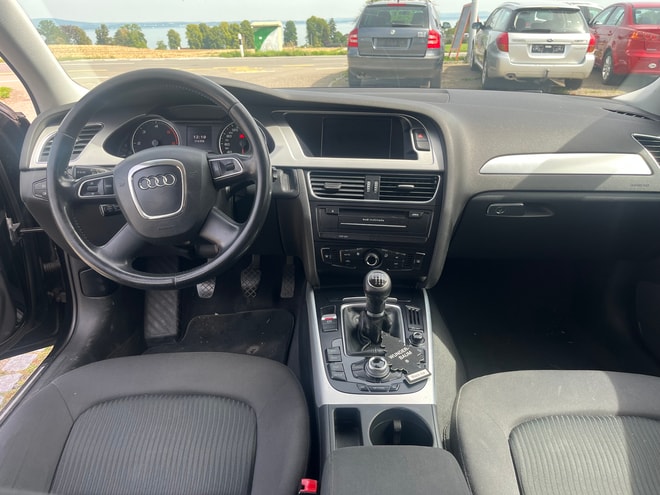 AUDI A4 Avant 2.0 TDI-image-10