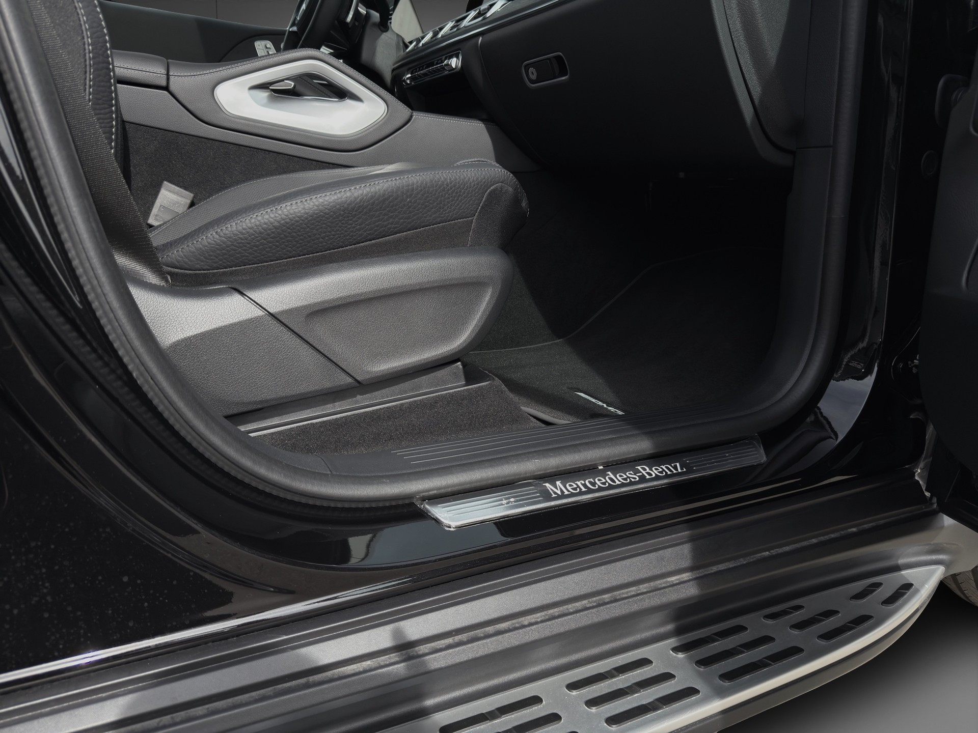 MERCEDES-BENZ GLS 450 d 4Matic 9G-Tronic AMG Line-image-14