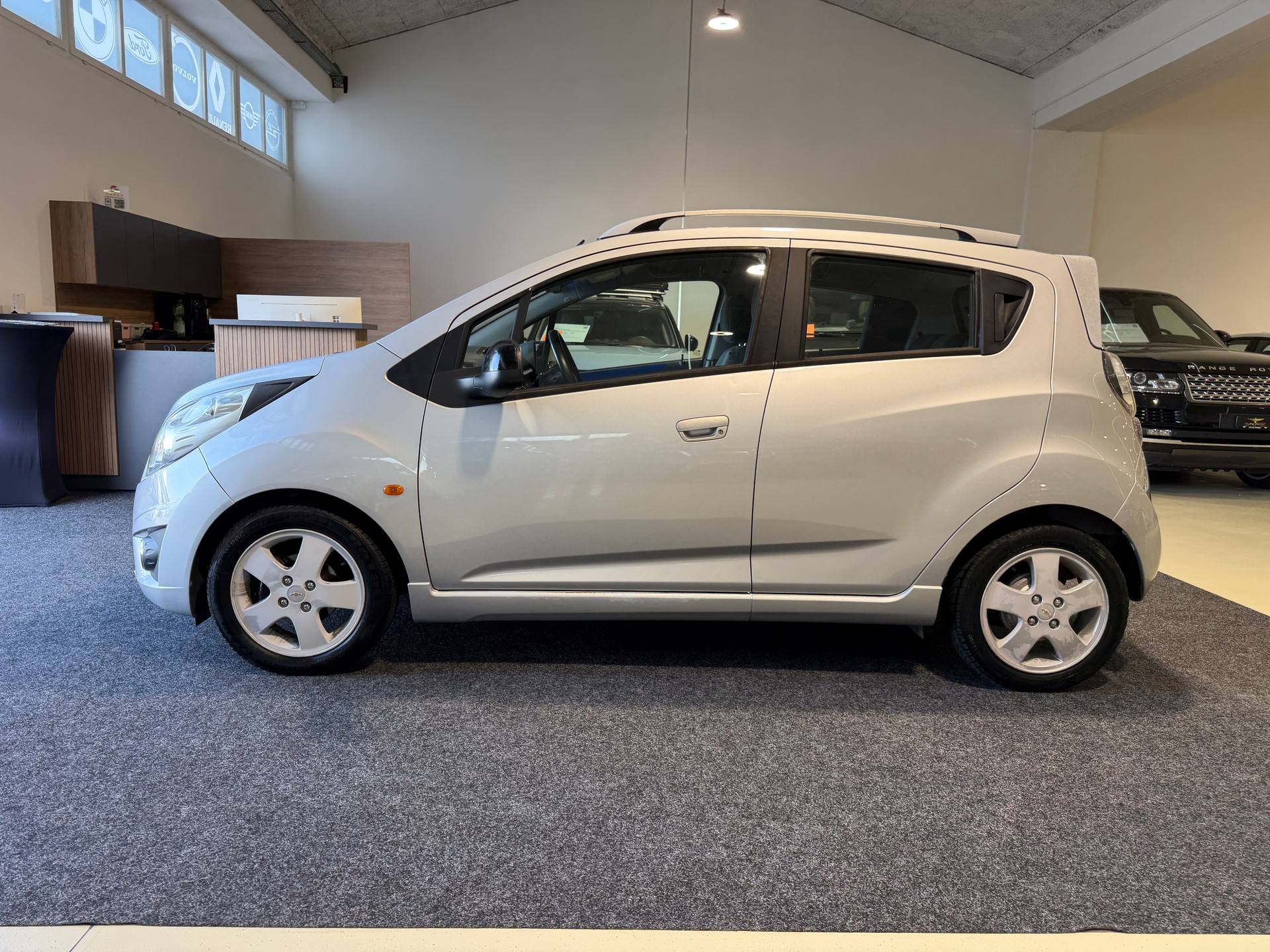 CHEVROLET Spark 1.2 LT-showroom-element-1