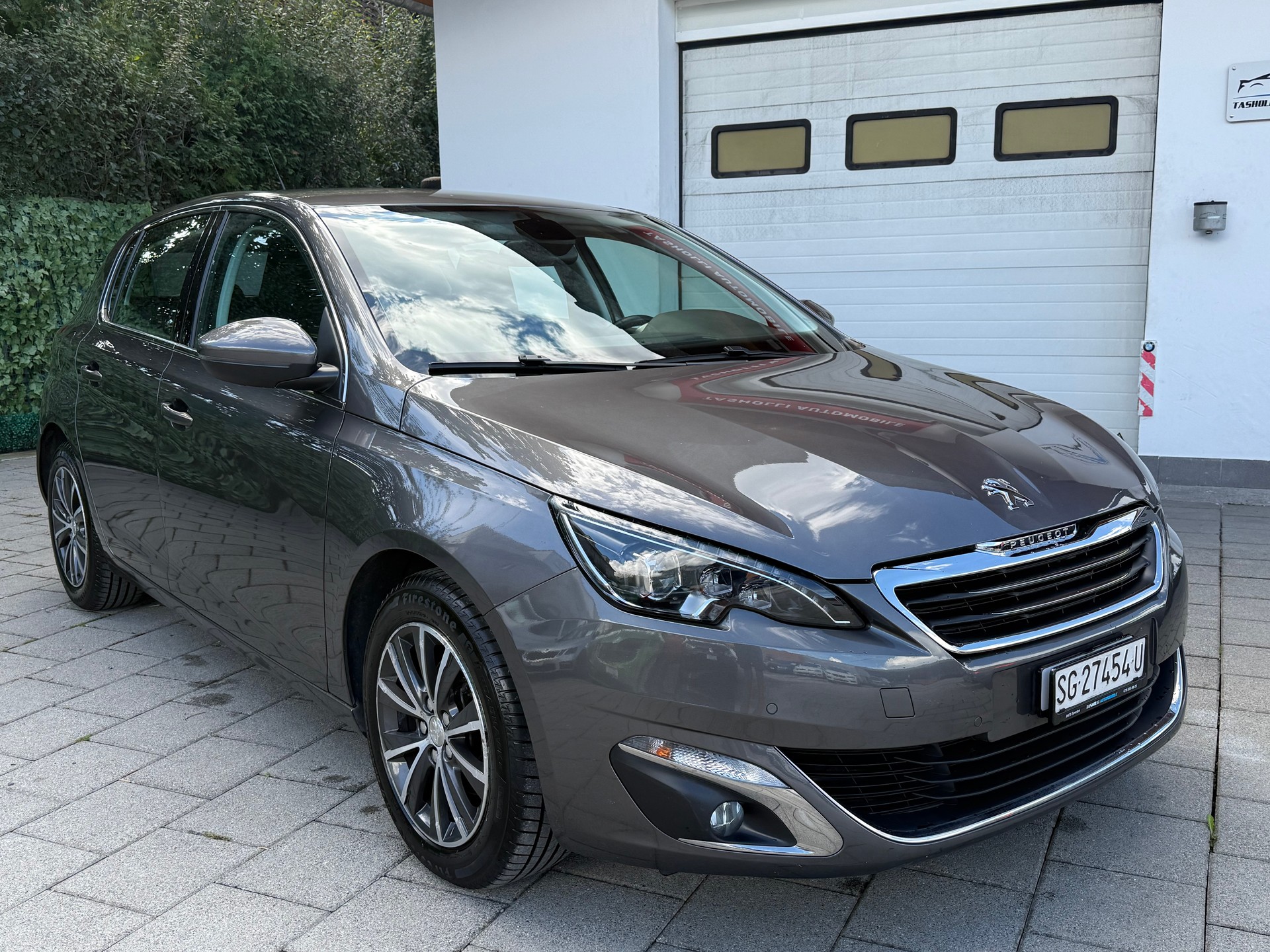 PEUGEOT 308 1.2 THP Allure Automatic-showroom-element-1