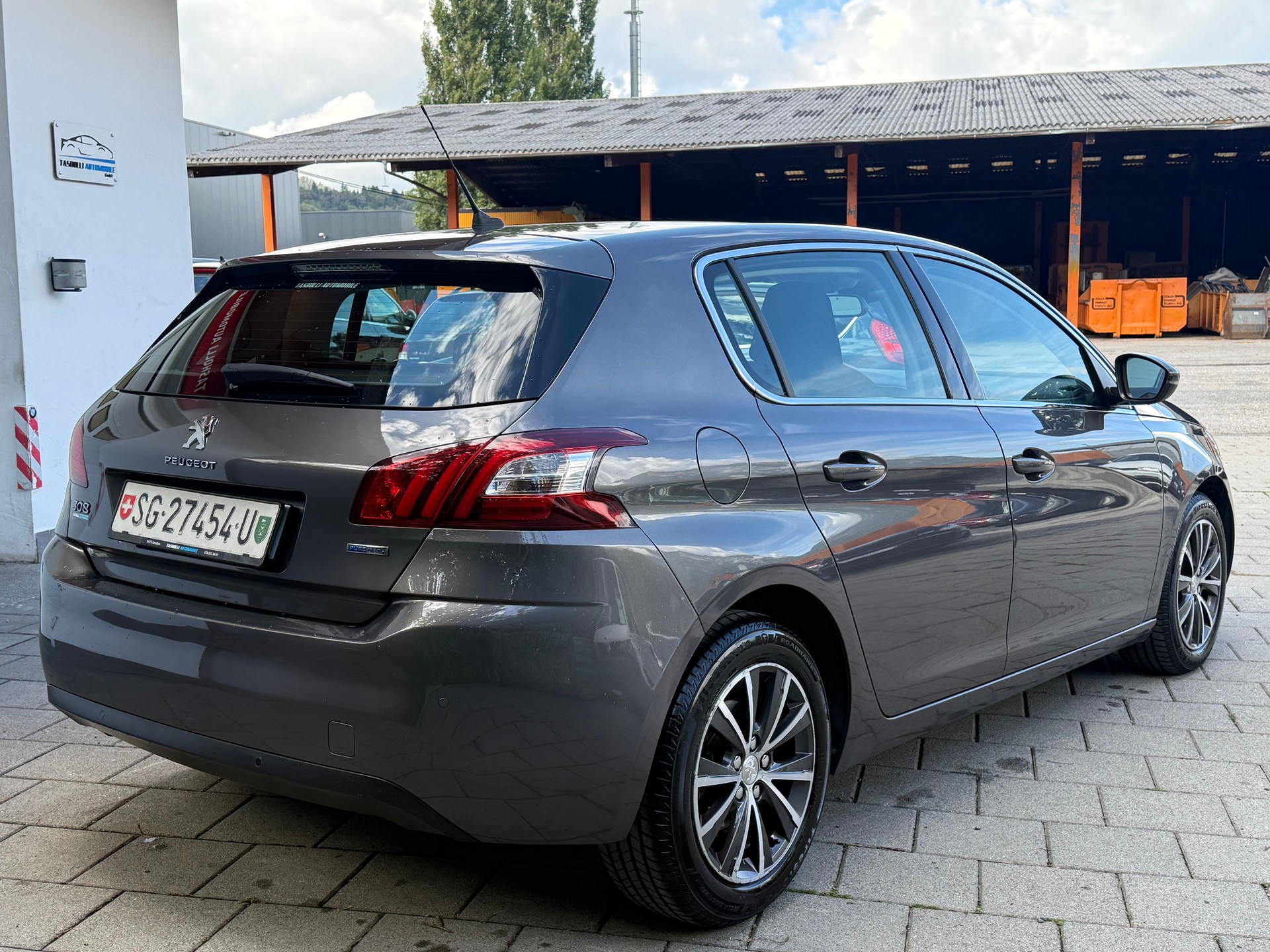 PEUGEOT 308 1.2 THP Allure Automatic-image-8