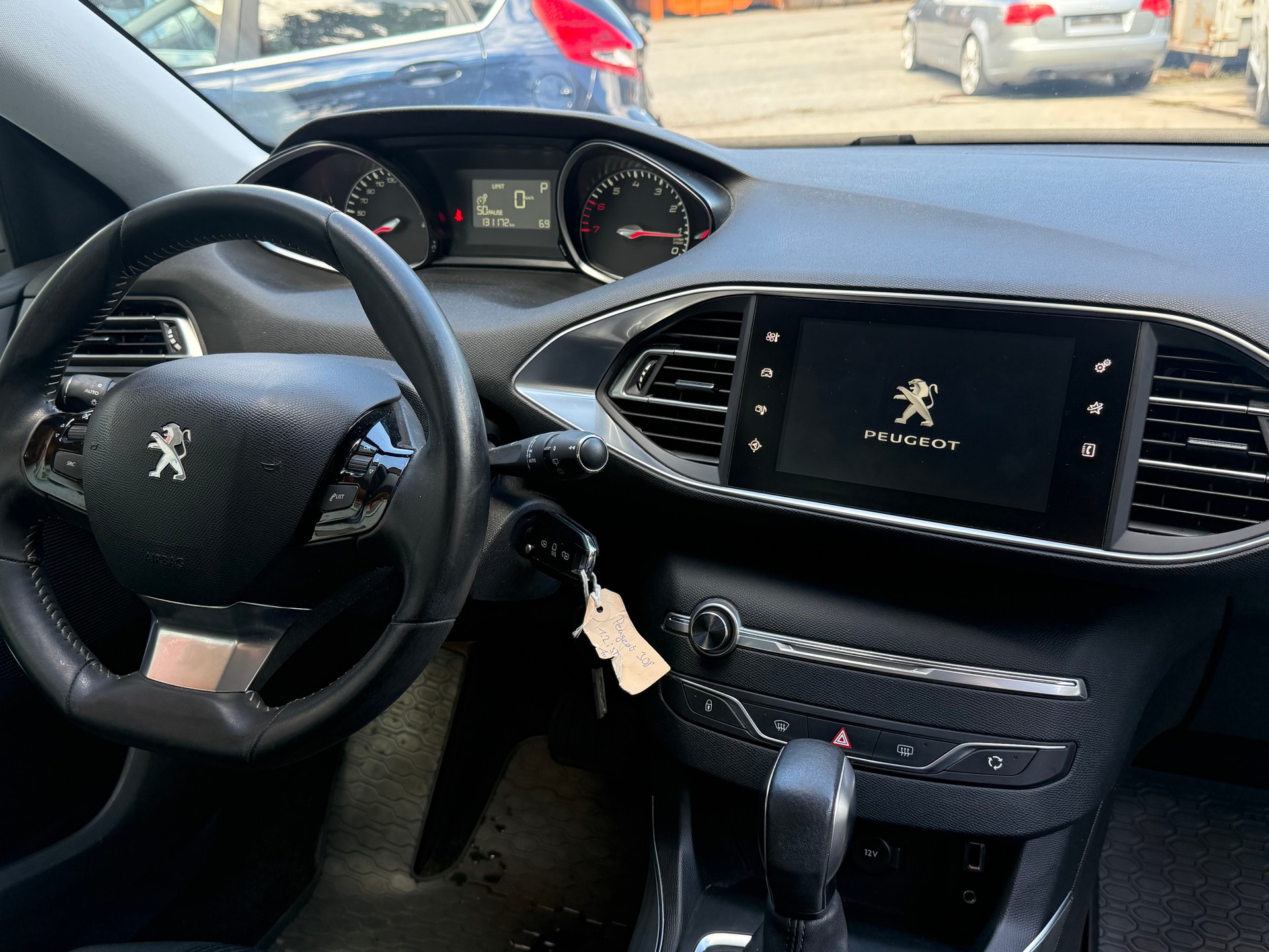 PEUGEOT 308 1.2 THP Allure Automatic-image-12