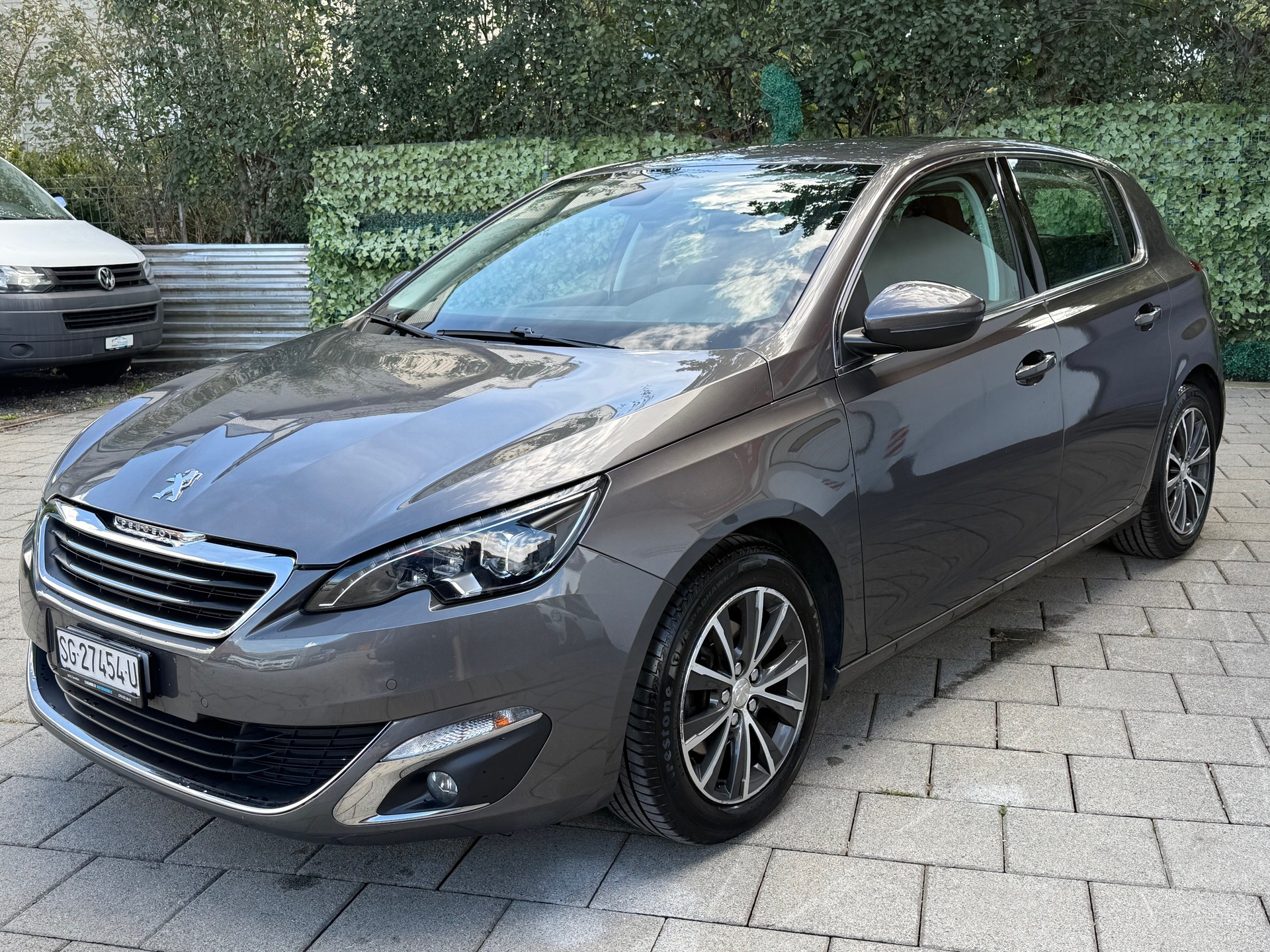 PEUGEOT 308 1.2 THP Allure Automatic-showroom-element-3