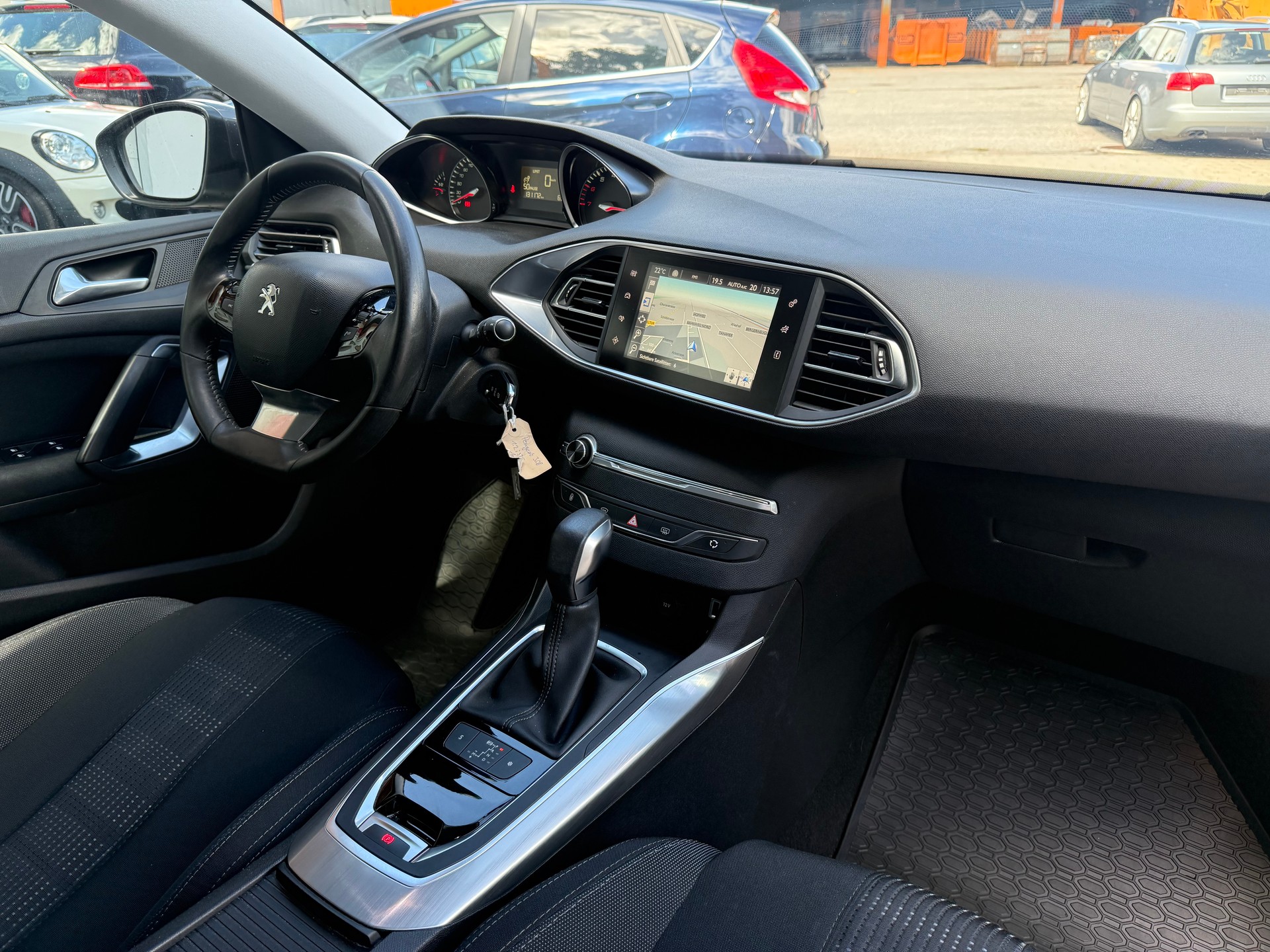 PEUGEOT 308 1.2 THP Allure Automatic-image-14