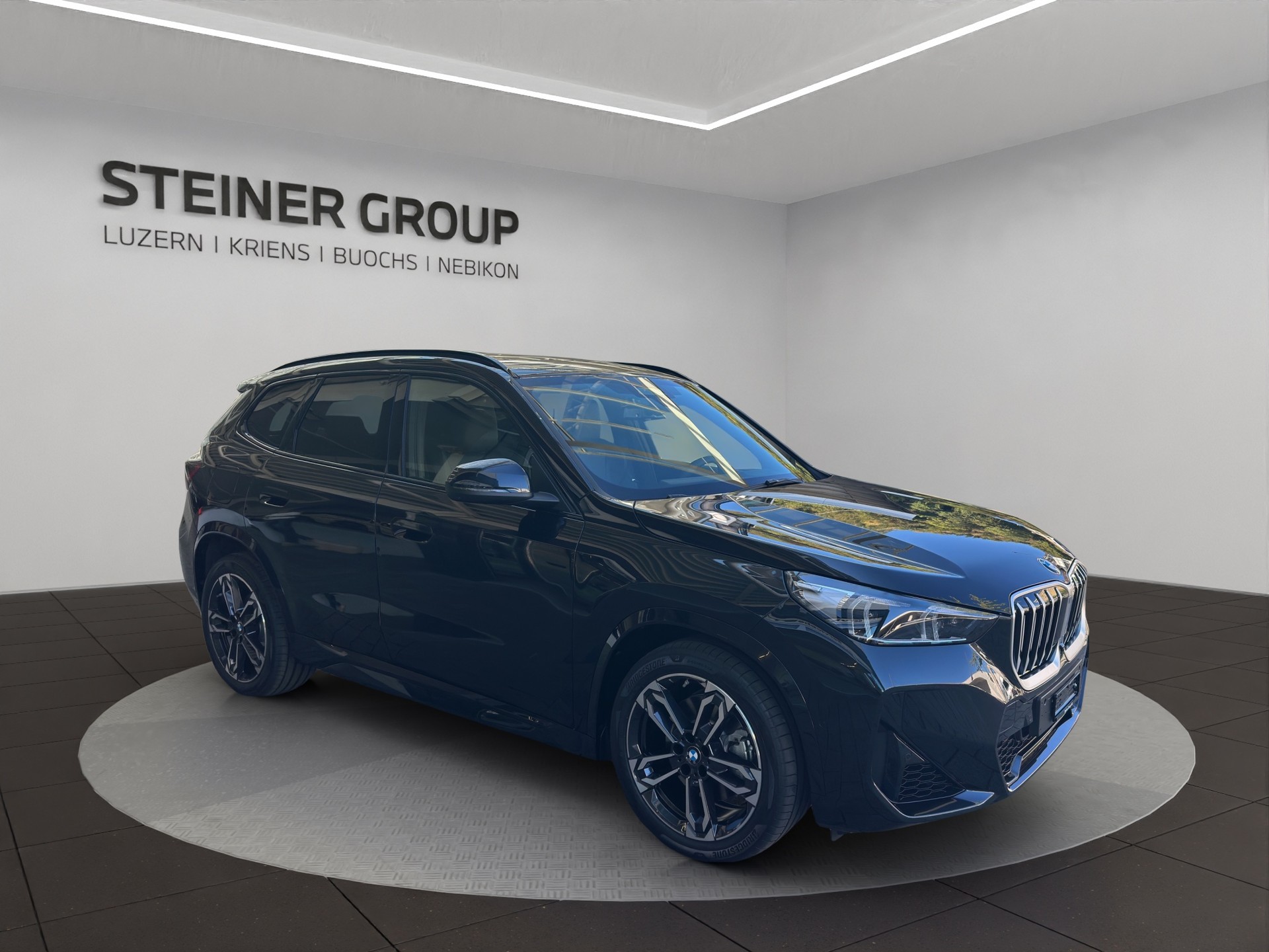 BMW X1 xDrive 23i 48V M Sport-showroom-element-2