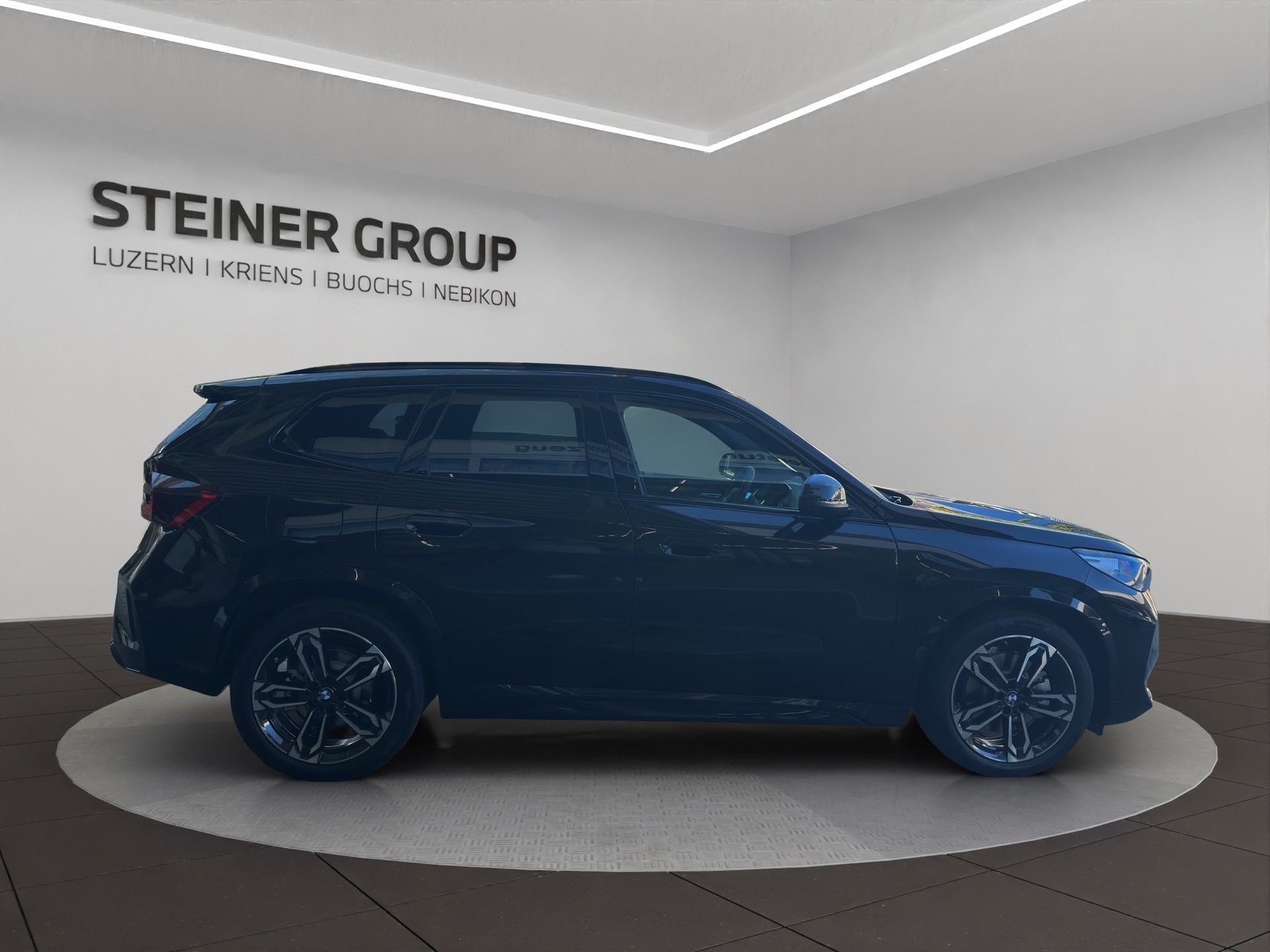 BMW X1 xDrive 23i 48V M Sport-showroom-element-3