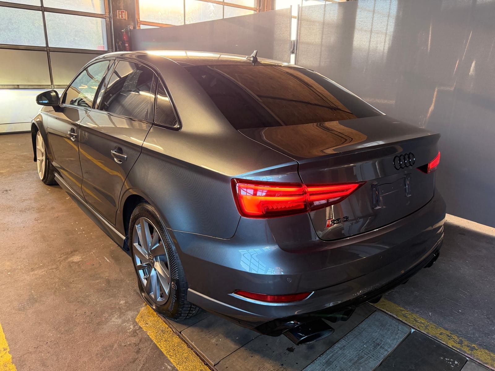 AUDI RS3 Limousine 2.5 TSI quattro S-tronic-image-1