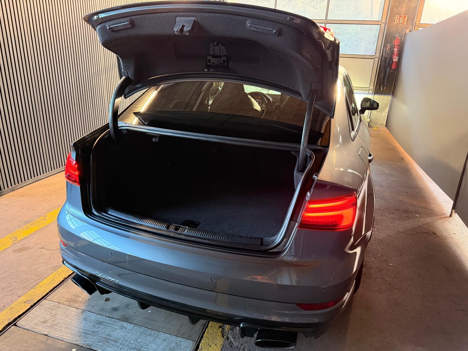 AUDI RS3 Limousine 2.5 TSI quattro S-tronic-image-9