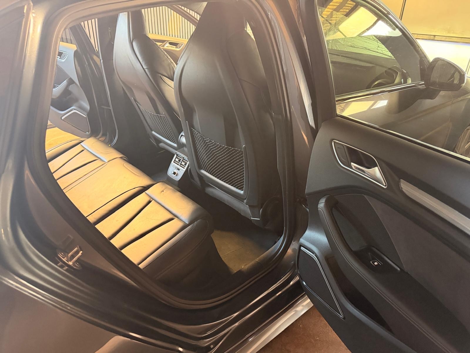 AUDI RS3 Limousine 2.5 TSI quattro S-tronic-image-10