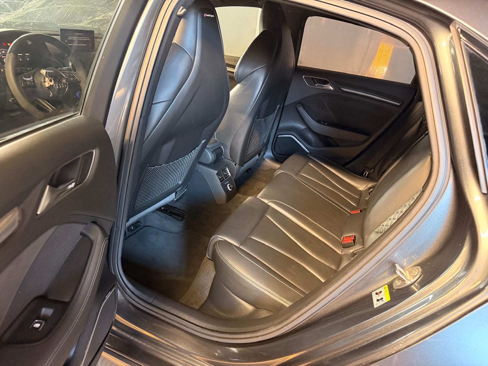 AUDI RS3 Limousine 2.5 TSI quattro S-tronic-image-8