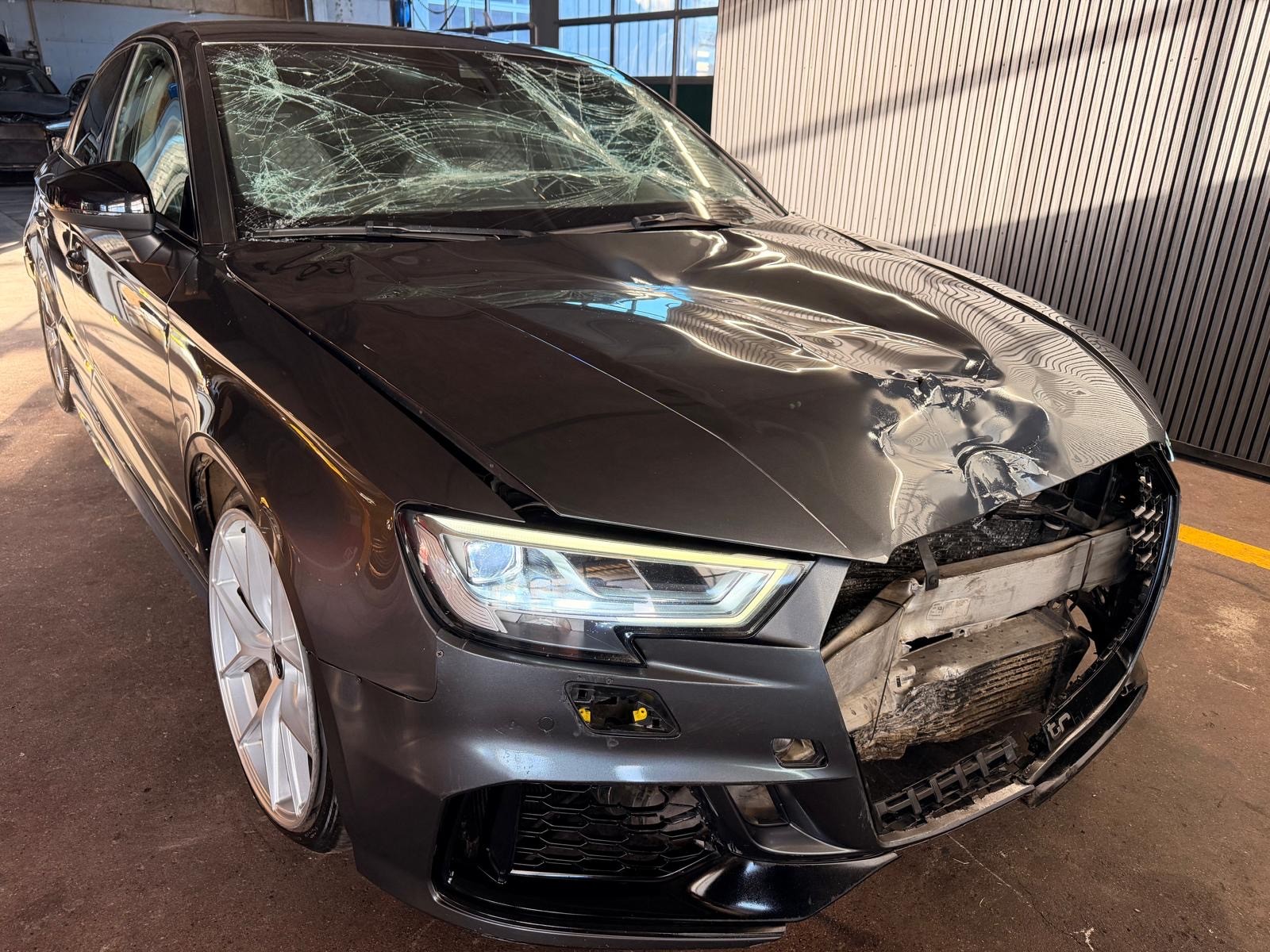 AUDI RS3 Limousine 2.5 TSI quattro S-tronic-image-4