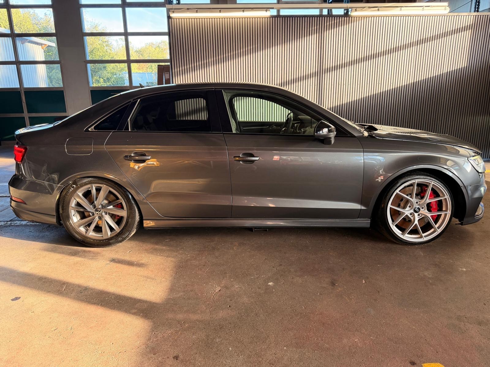 AUDI RS3 Limousine 2.5 TSI quattro S-tronic-image-3