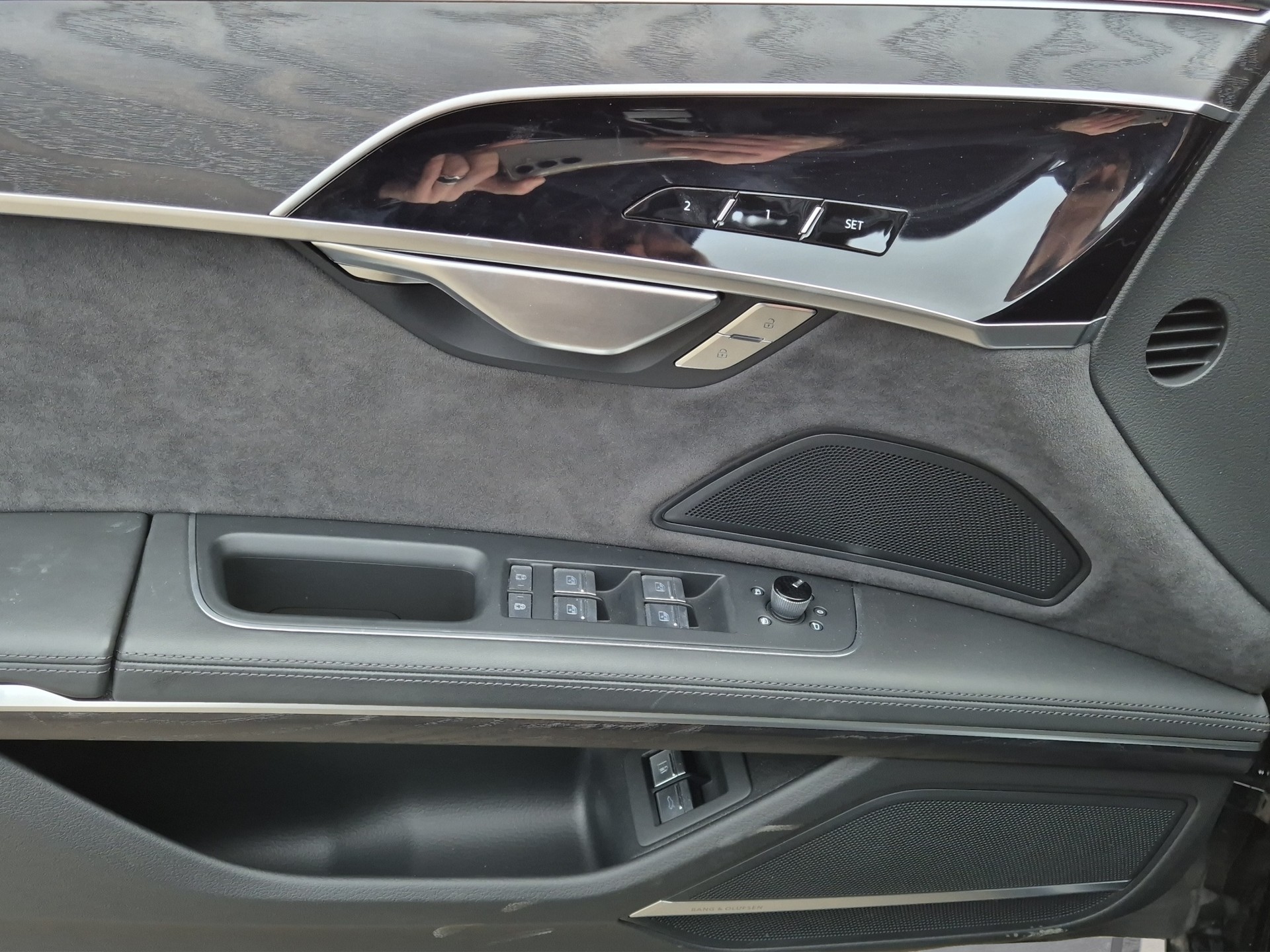 AUDI A8 60 TFSI e quattro tiptronic-image-14