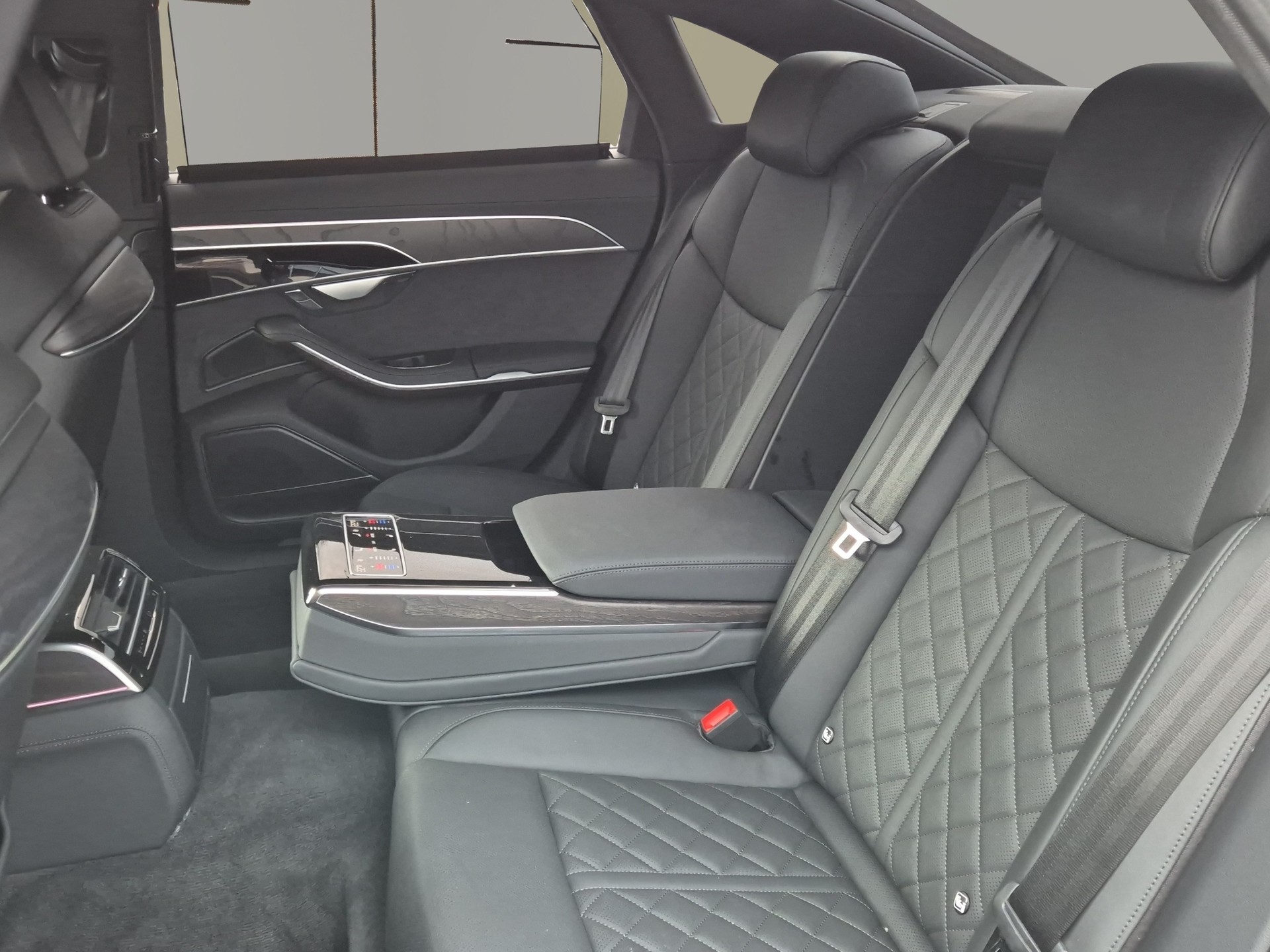 AUDI A8 60 TFSI e quattro tiptronic-image-13